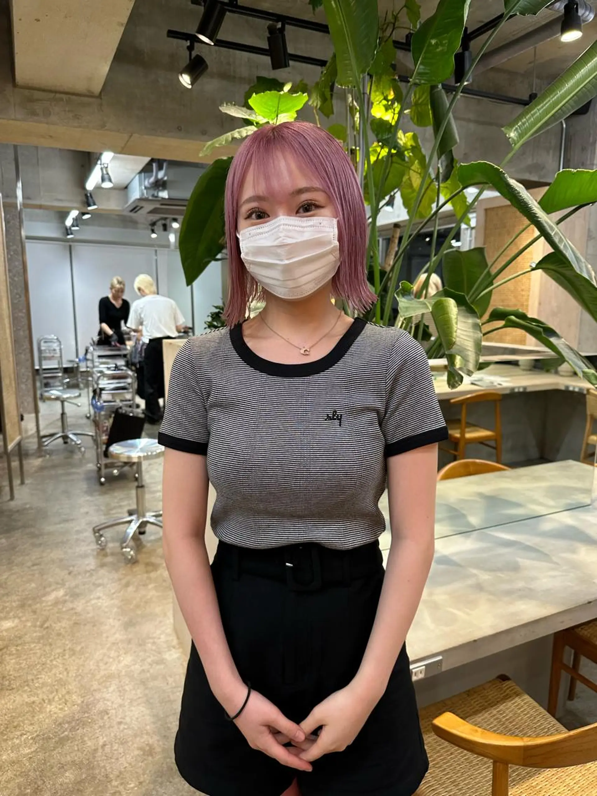 ショート カラー ネイル マツエク・マツパ アイブロウ ベージュカラー ピンクカラー ピンクベージュ カラーマツエク ピンク ハイライト🌟/ ボブ/豊田のヘアスタイル