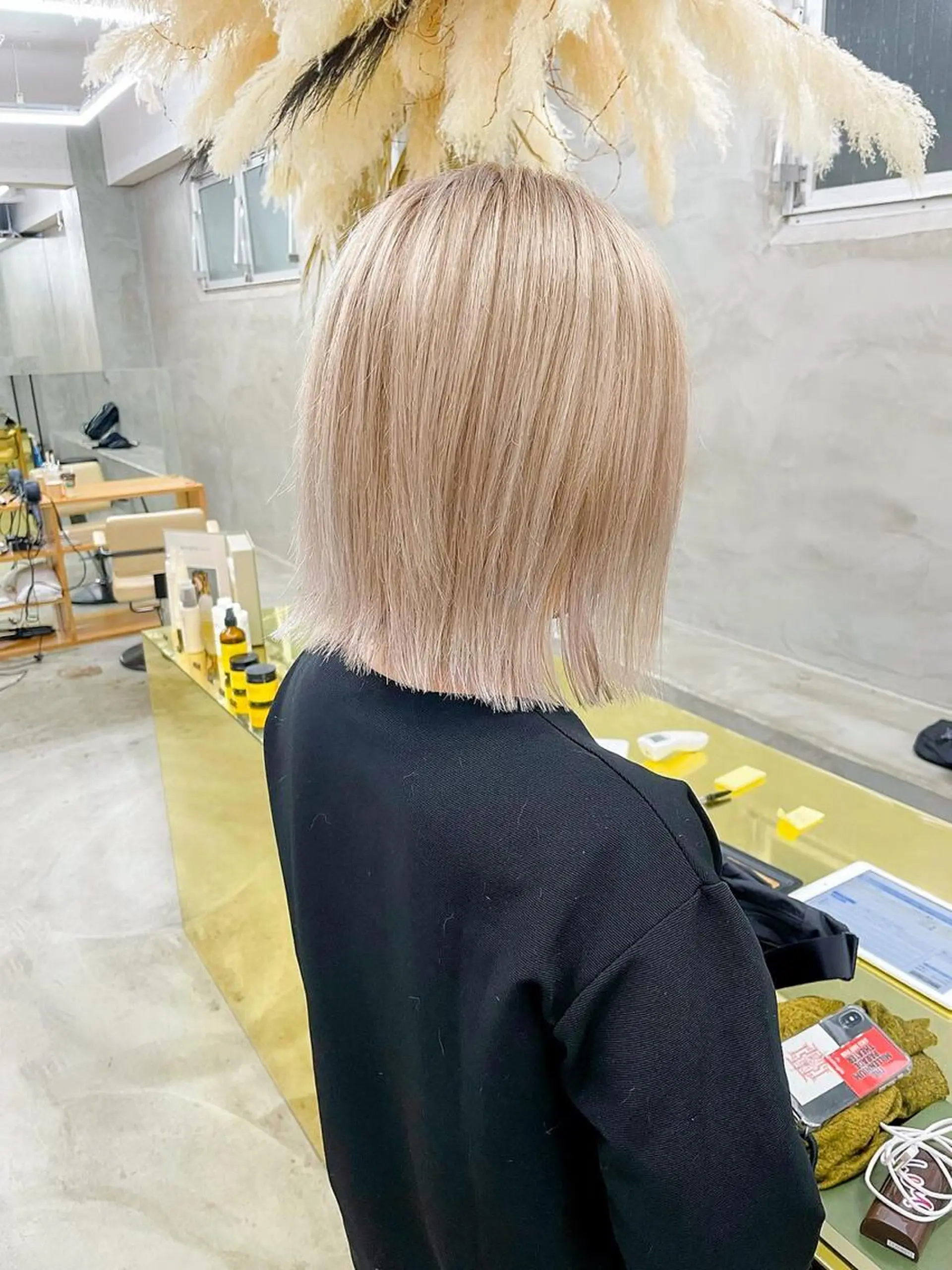 ミディアム カラー パーマ ヘアアレンジ メンズ ミディアムパーマ メンズバレイヤージュ メンズブリーチ センターパート フェードカット ハイトーン/レイヤー 🌸さくらのヘアスタイル