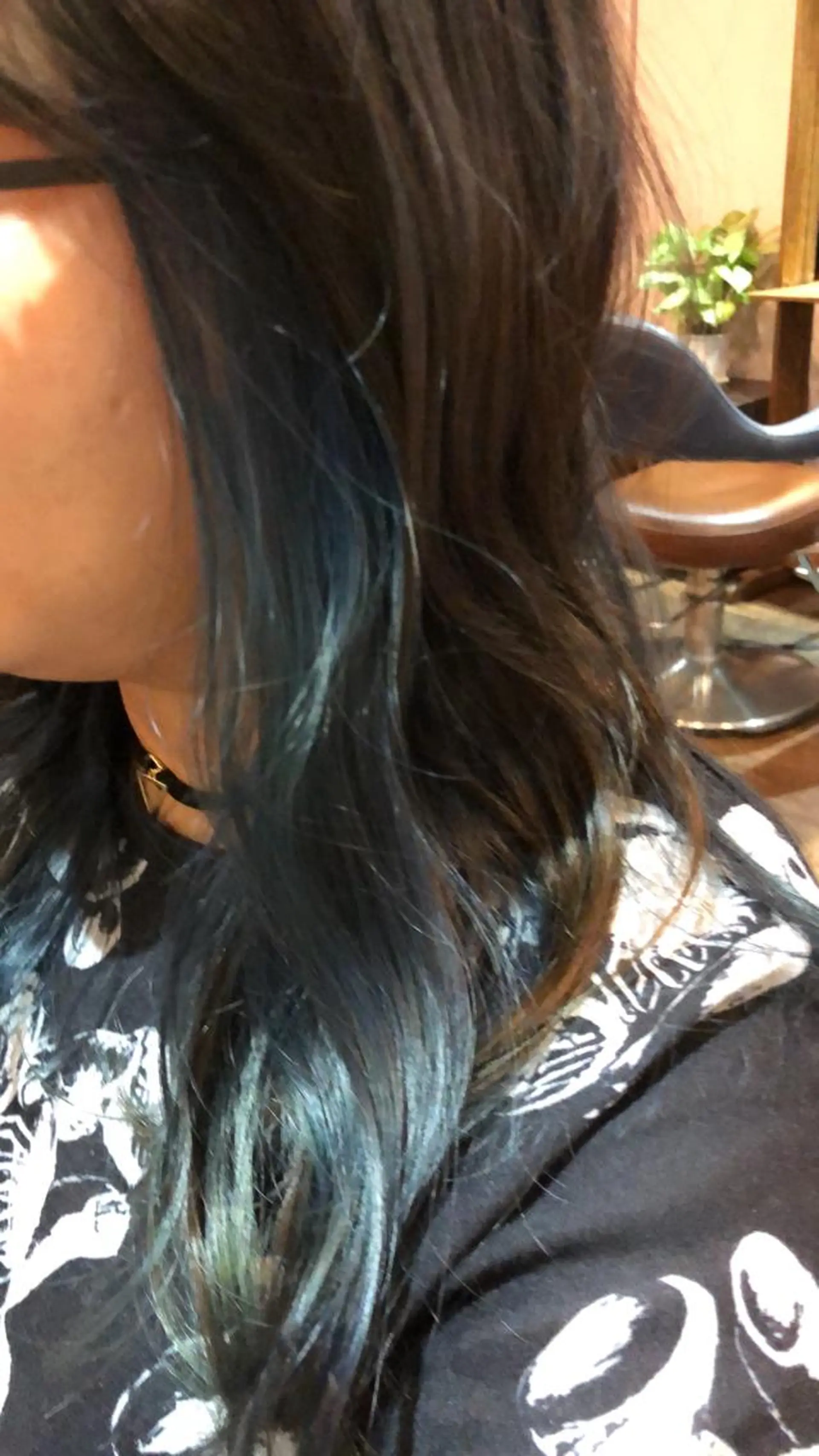 セミロング カラー ブルーカラー 原宿サロン代表 デザインカラー伊藤卓のヘアスタイル