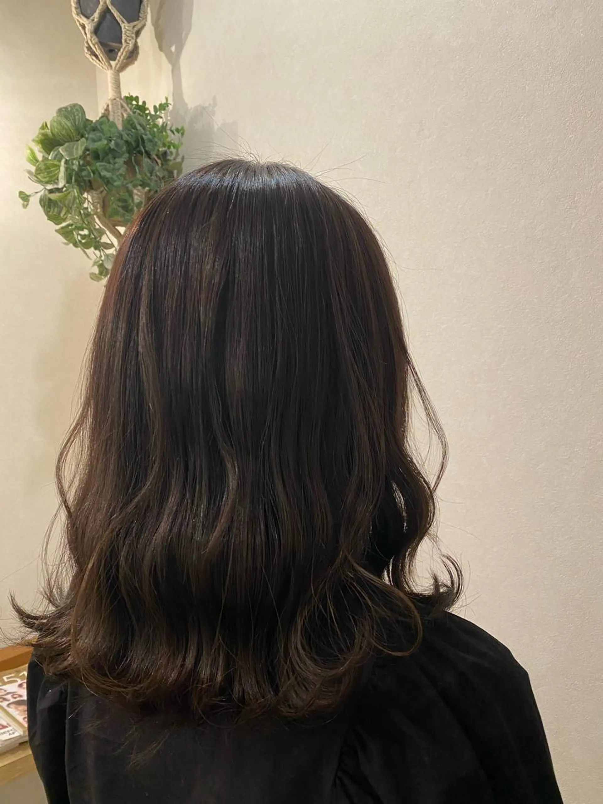 カラー 岡田 真弥のヘアスタイル