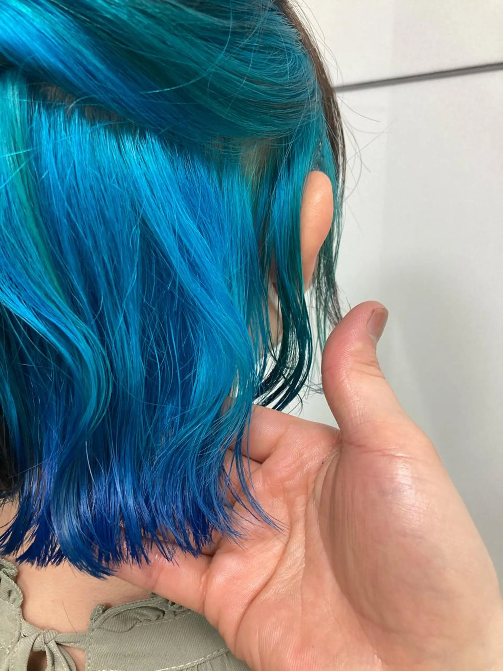 ショート カラー アクアカラー ブルーカラー グラデーションカラー ヘアカラー トリートメント 髪質改善/痛ませ ないカラー/西村航大のヘアスタイル