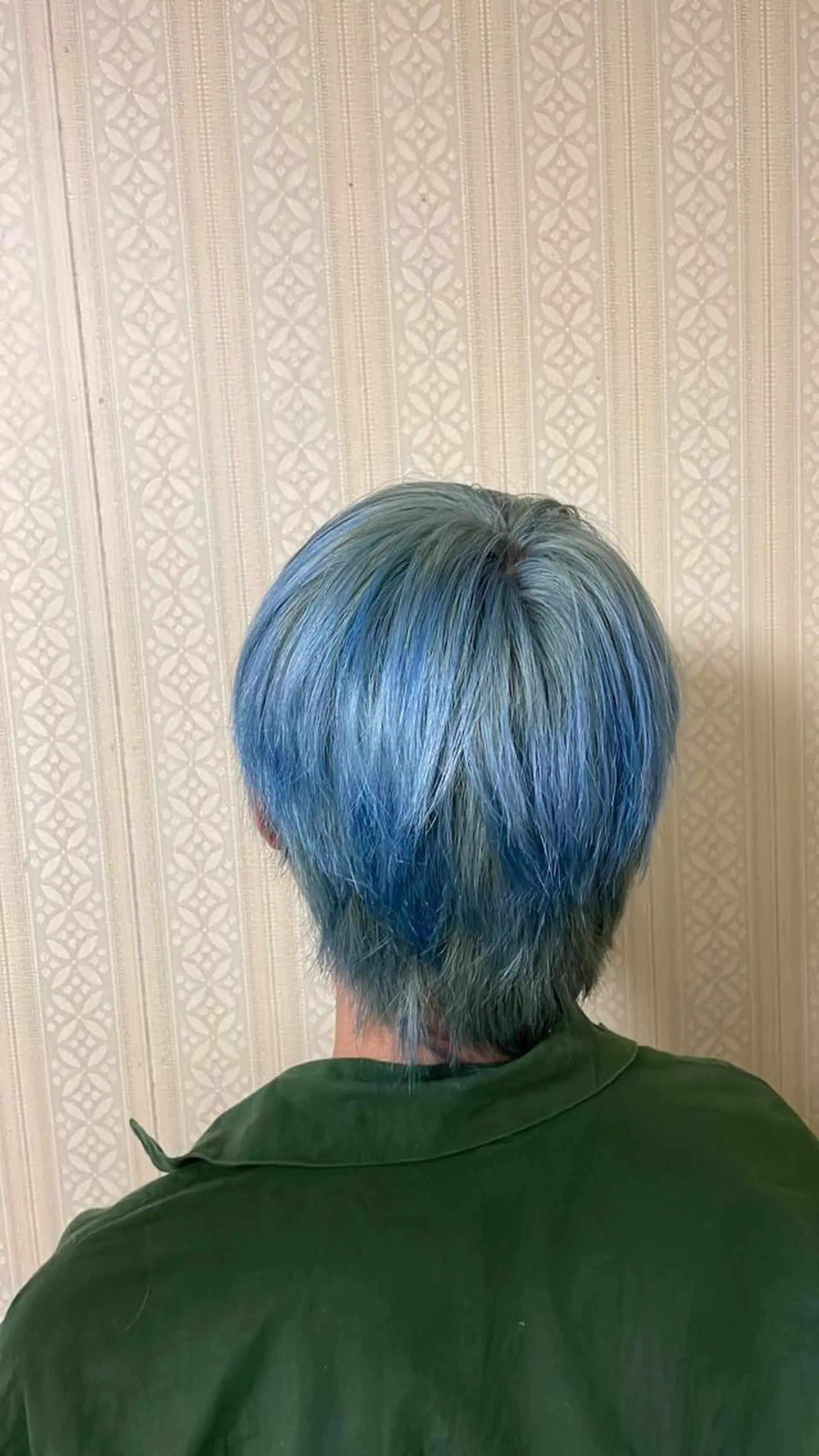 ショート カラー ヘアカラー トリートメント 切りっぱなしボブ レイヤー/縮毛矯正のヘアスタイル