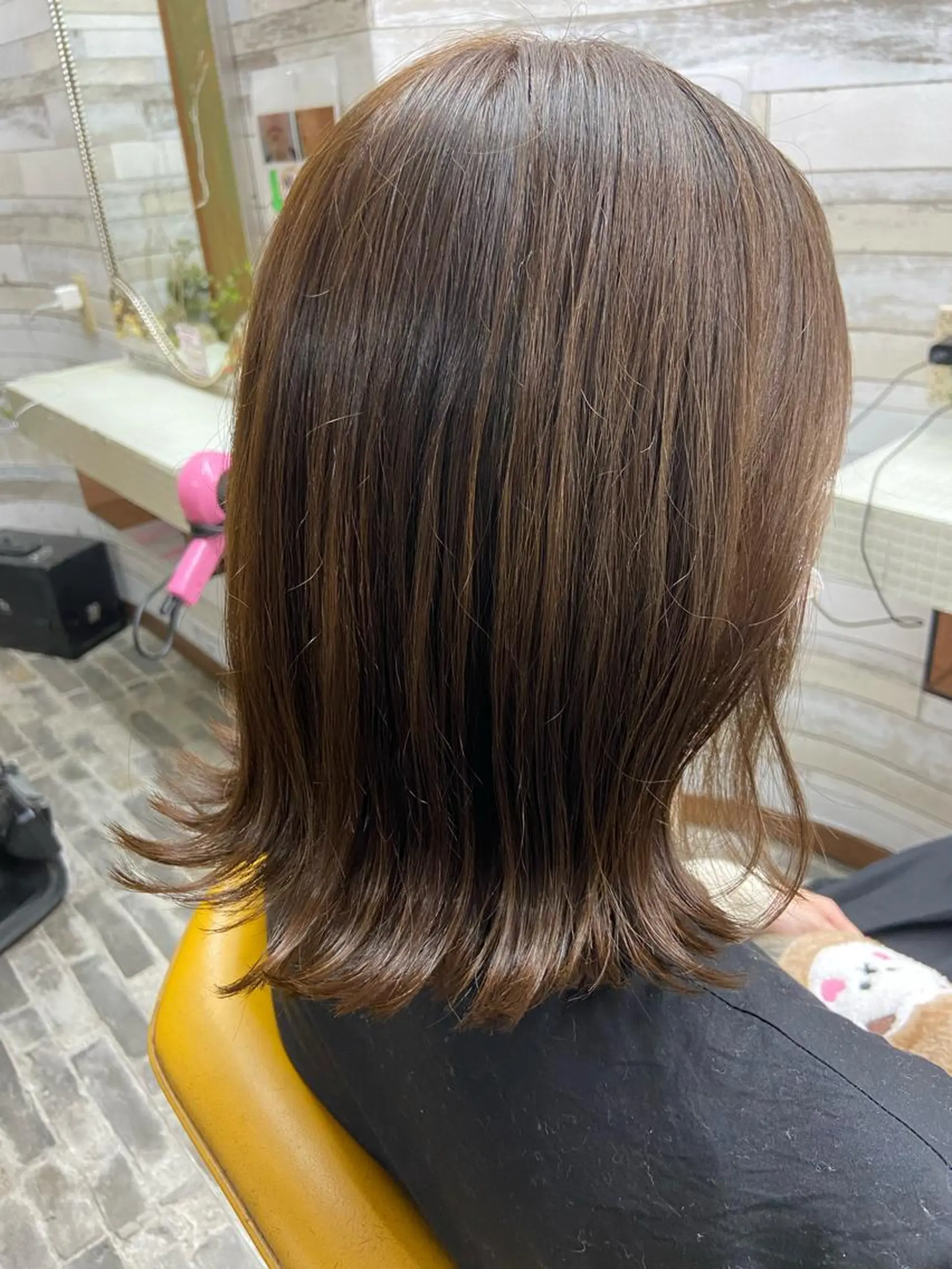 ミディアム カラー アッシュ 外ハネヘア カット ヘアカラー トリートメント 美容室スージーズ所属・大坪 拓斗のヘアスタイル