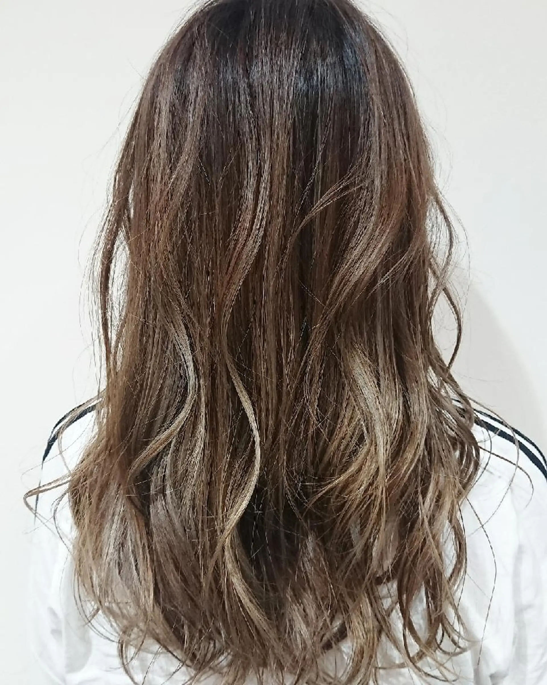 カラー グラデーションカラー ハイライトカラー ブリーチ/ヘアケア/ 艶髪/イギチハルのヘアスタイル