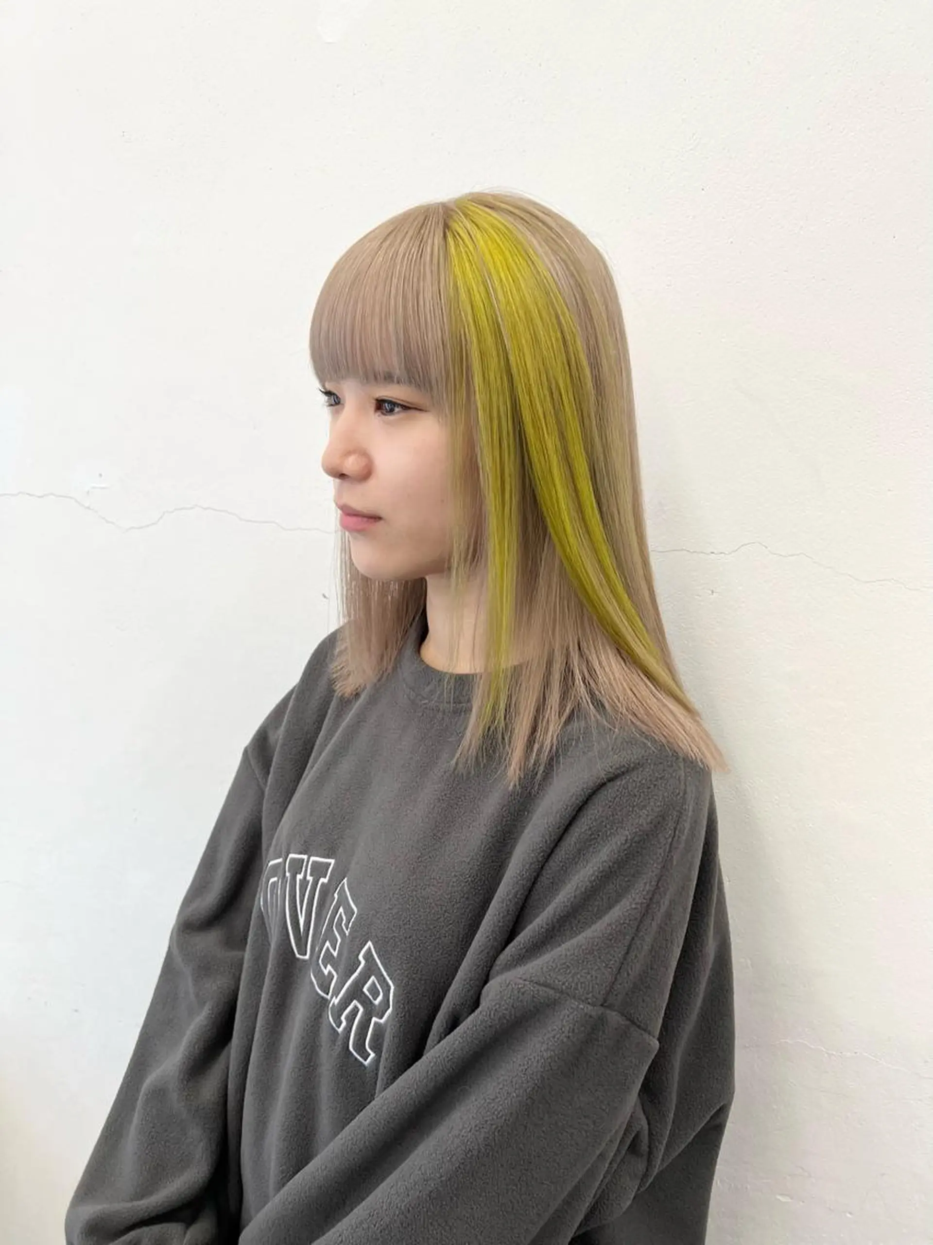 セミロング カラー ヘアアレンジ ブリーチ ケアブリーチ デザインカラー ダブルカラー イエローカラー カット ヘアカラー トリートメント HARU//原宿🤍 リピート率NO.1のヘアスタイル