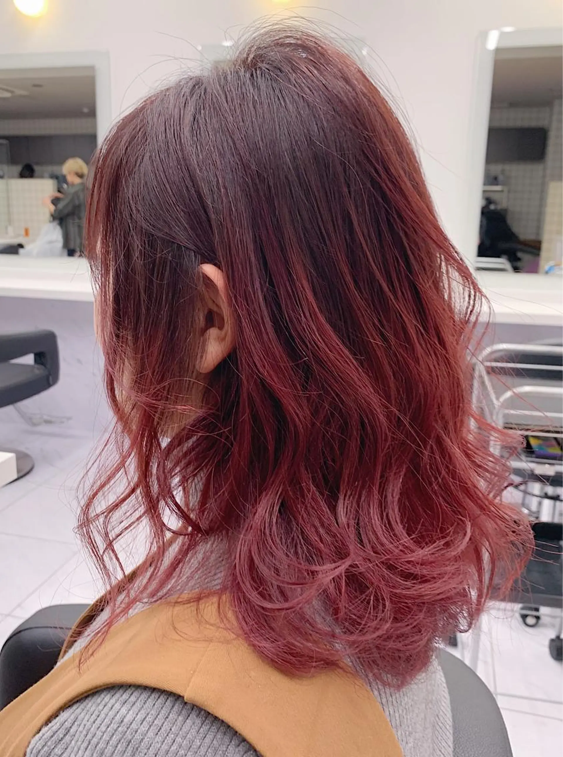 ミディアム カラー グラデーションカラー ピンクカラー 柔らかbeige モトキのヘアスタイル