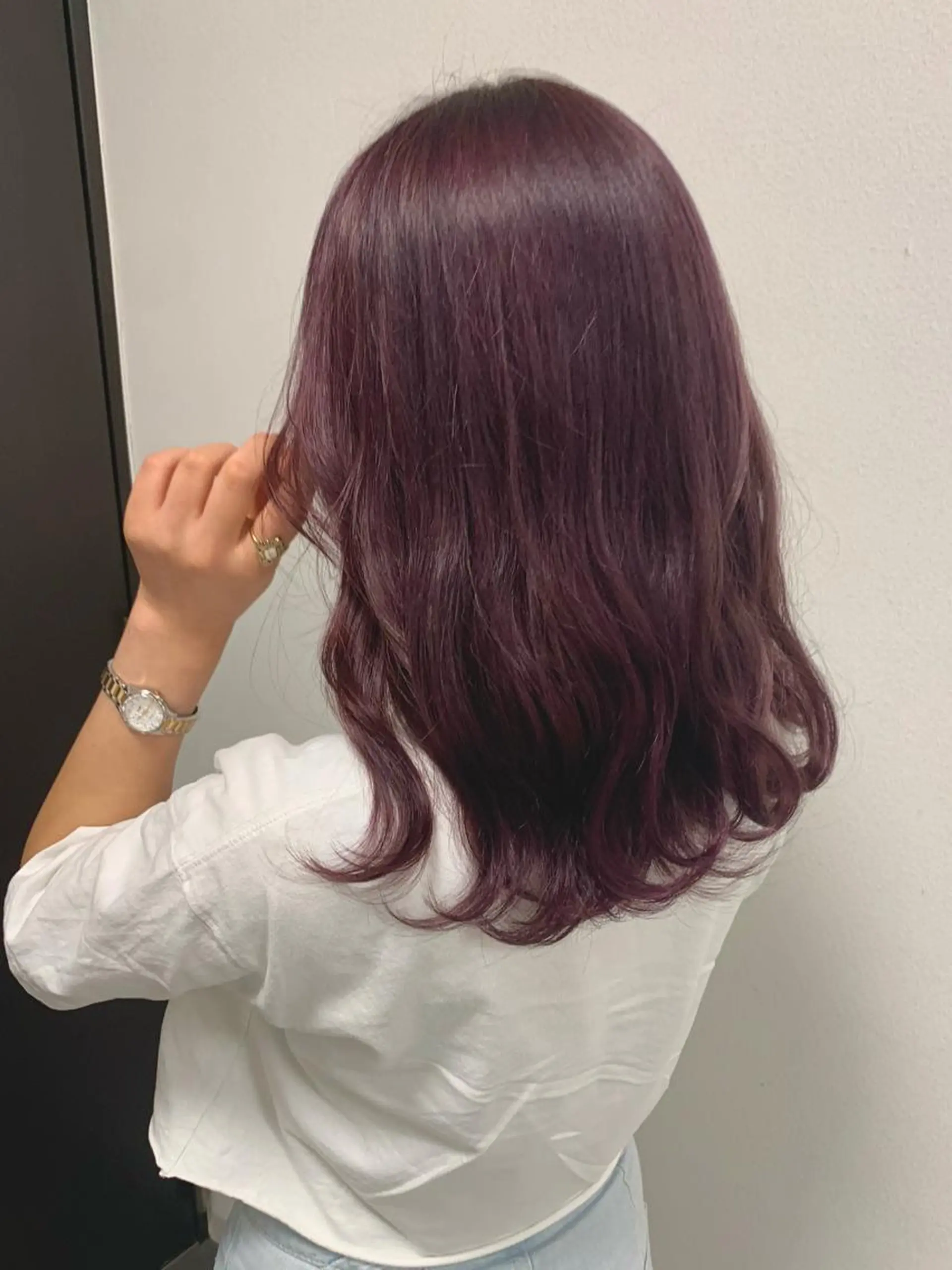 セミロング カラー カシス ピンクカラー 村田 来倖のヘアスタイル