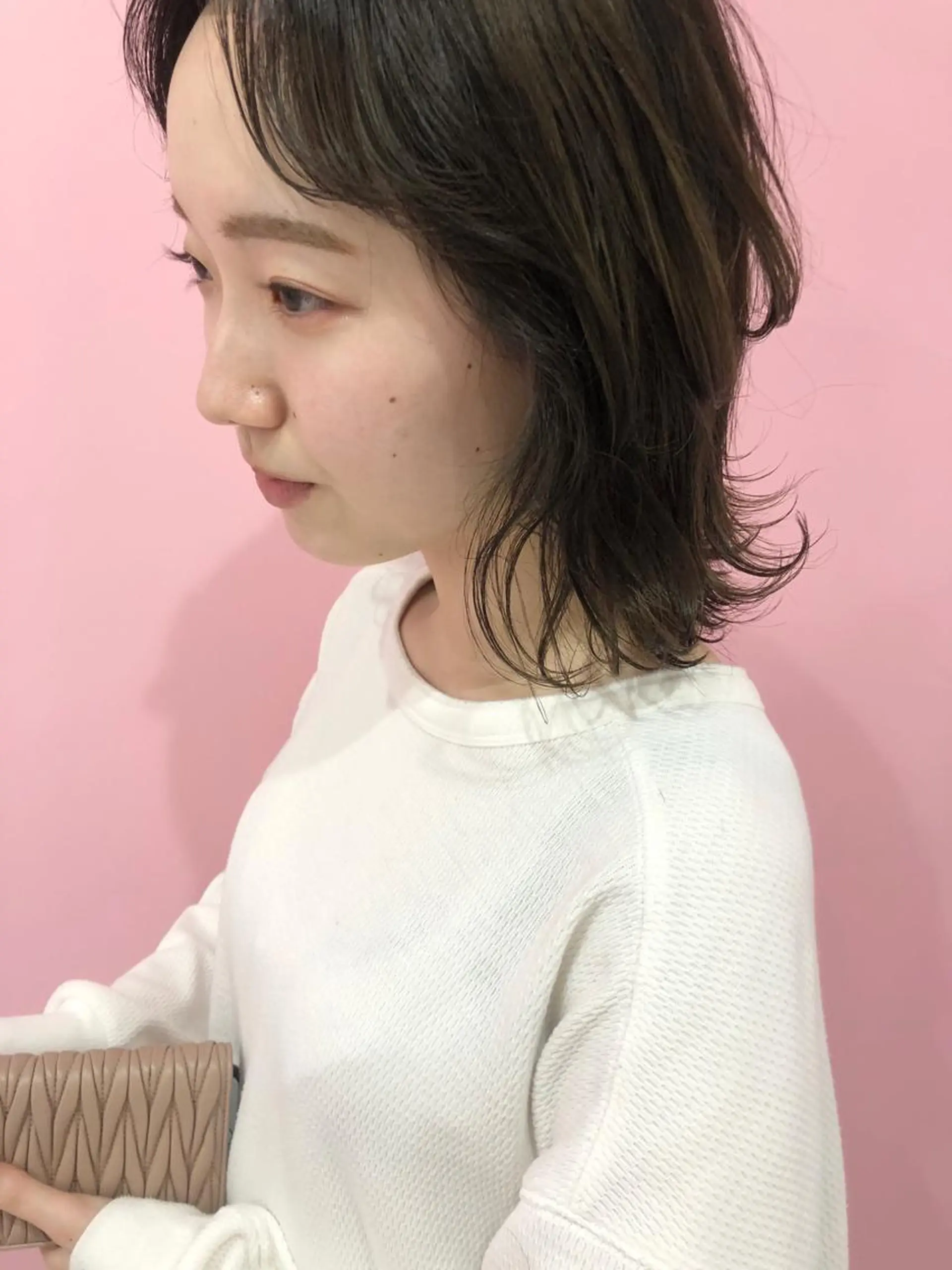 ミディアム カラー 岩田 萌那のヘアスタイル