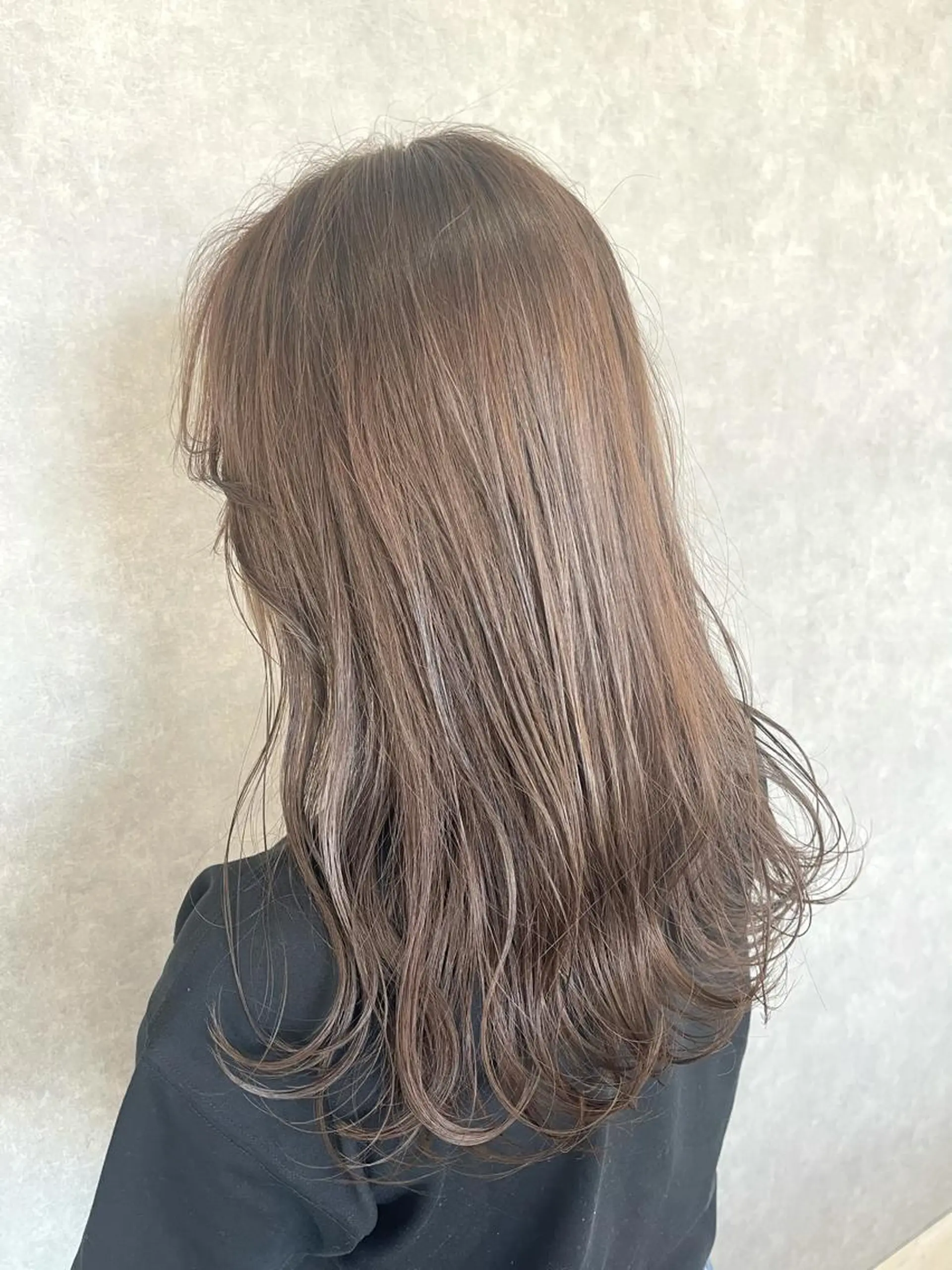 セミロング ミルクティーブラウン 一ノ瀬 暁のヘアスタイル