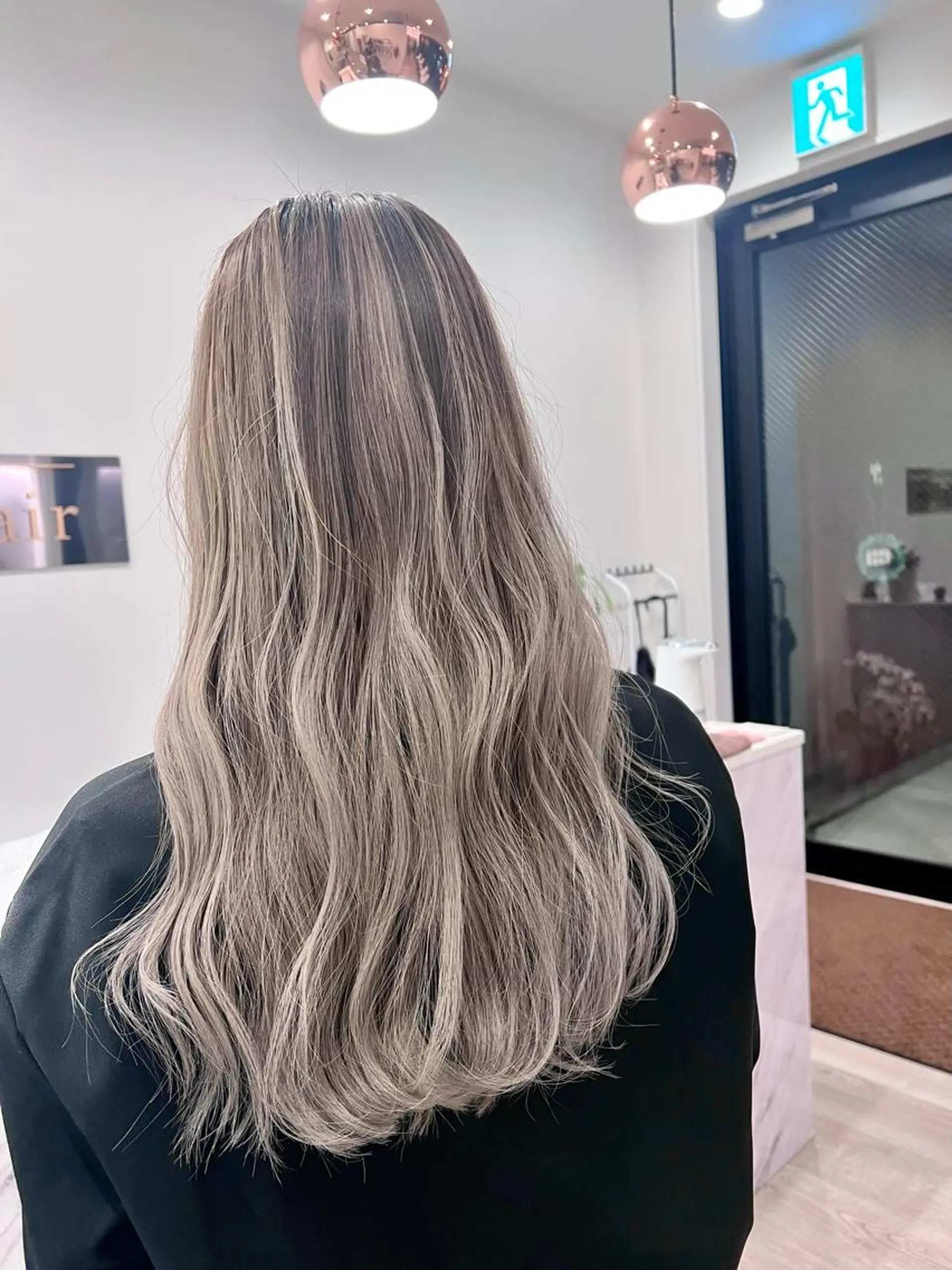 セミロング レイヤーカット ヘアカラー ブリーチ毛に縮毛矯正 ✨カラー✨山田 正幸のヘアスタイル