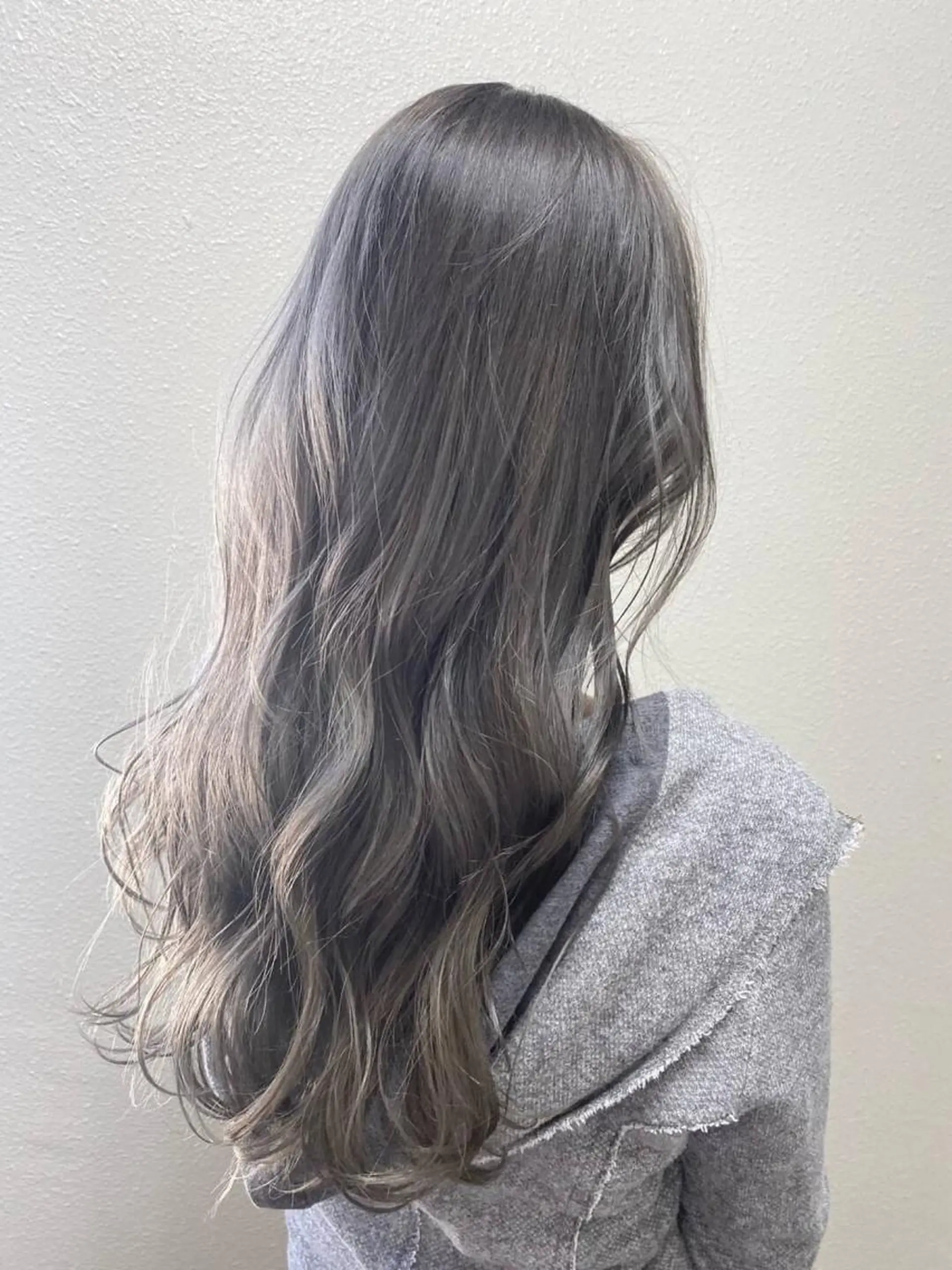 ロング カラー ヘアアレンジ キッズ アディクシーカラー バレイヤージュ ミストバング ベージュカラー 黒髪 カラー特化サロン Eir心斎橋のヘアスタイル