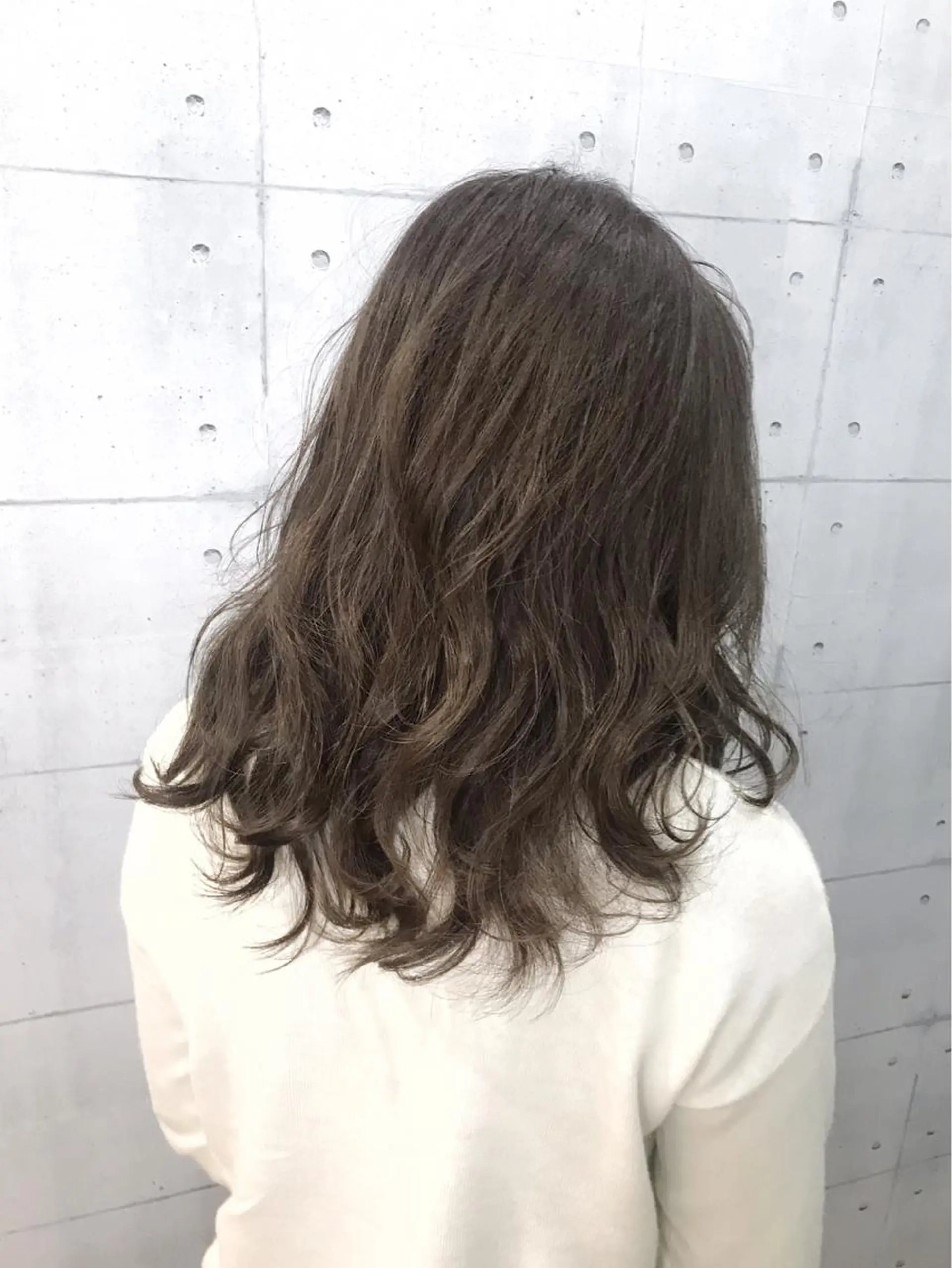 セミロング カラー アッシュ イルミナカラー カット ヘアカラー 高木 麻知子のヘアスタイル