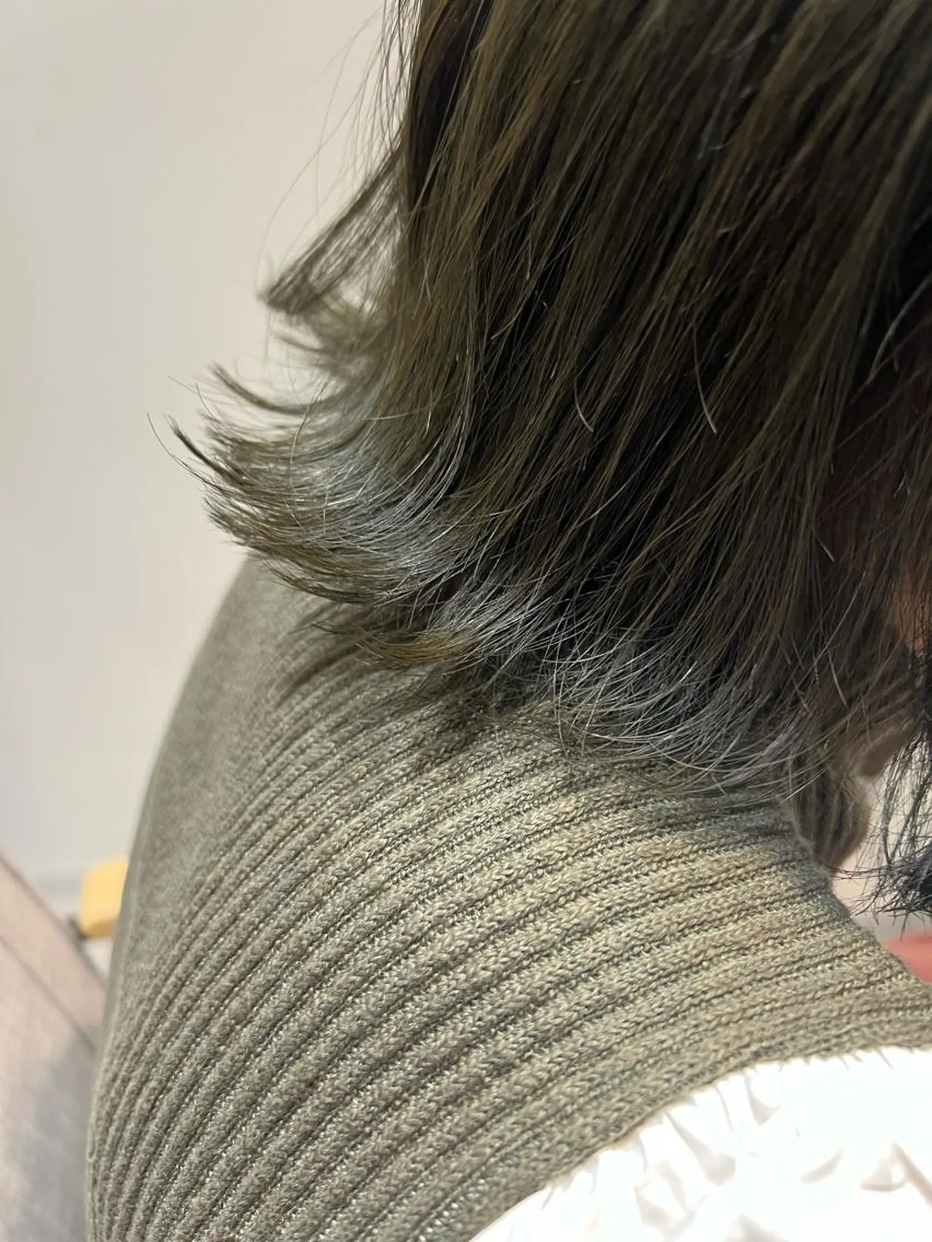 ショート カラー ヘアアレンジ グレージュ オリーブグレージュ オリーブグレー 暗髪カラー🫐パーマ おくだりんかのヘアスタイル