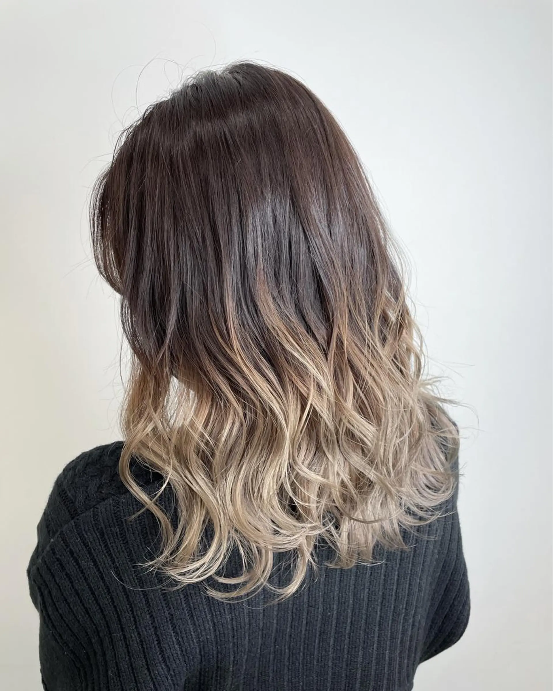 ミディアム 手島 カミラのヘアスタイル