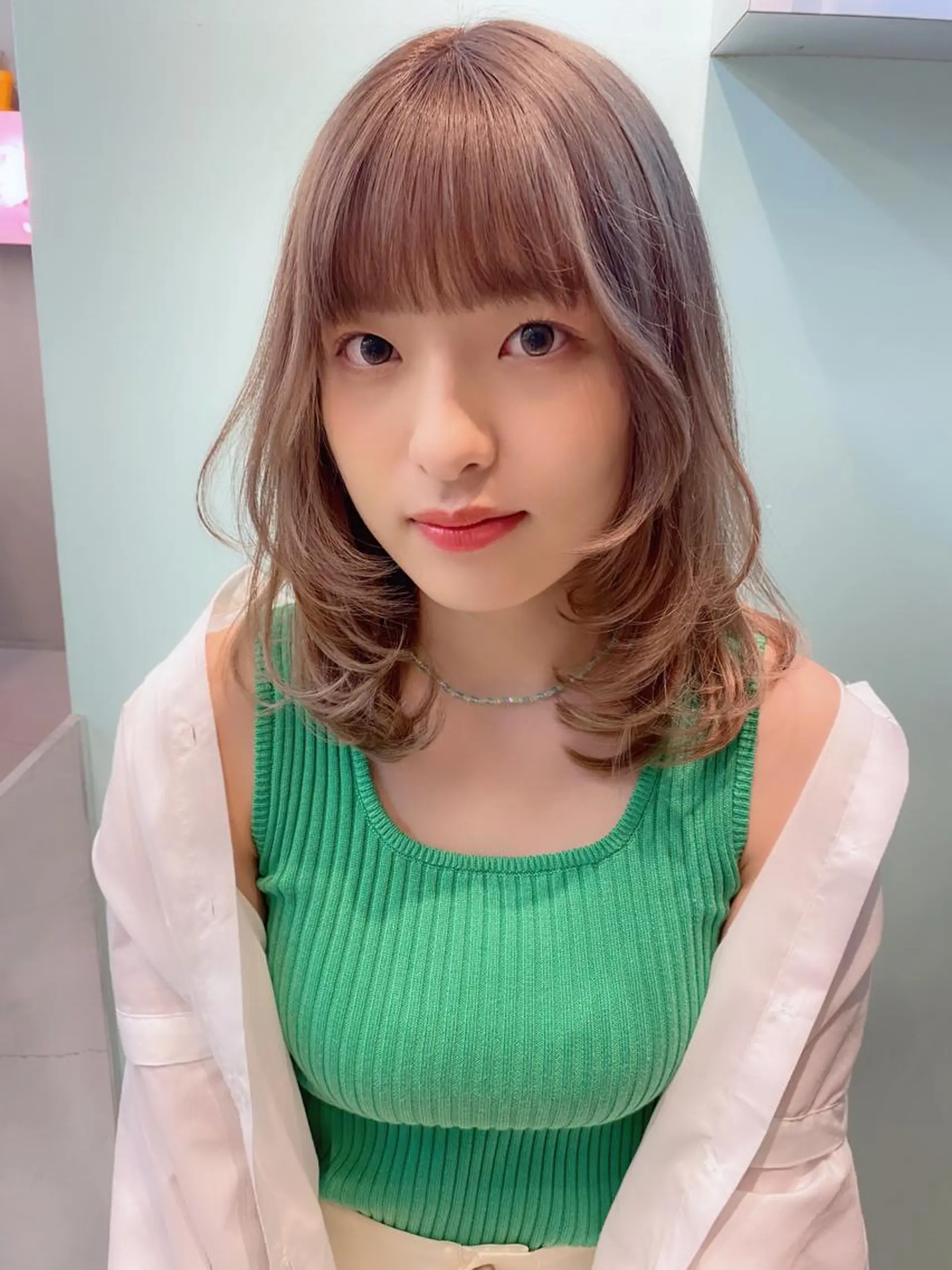 ミディアム カラー 岡野 静華のヘアスタイル