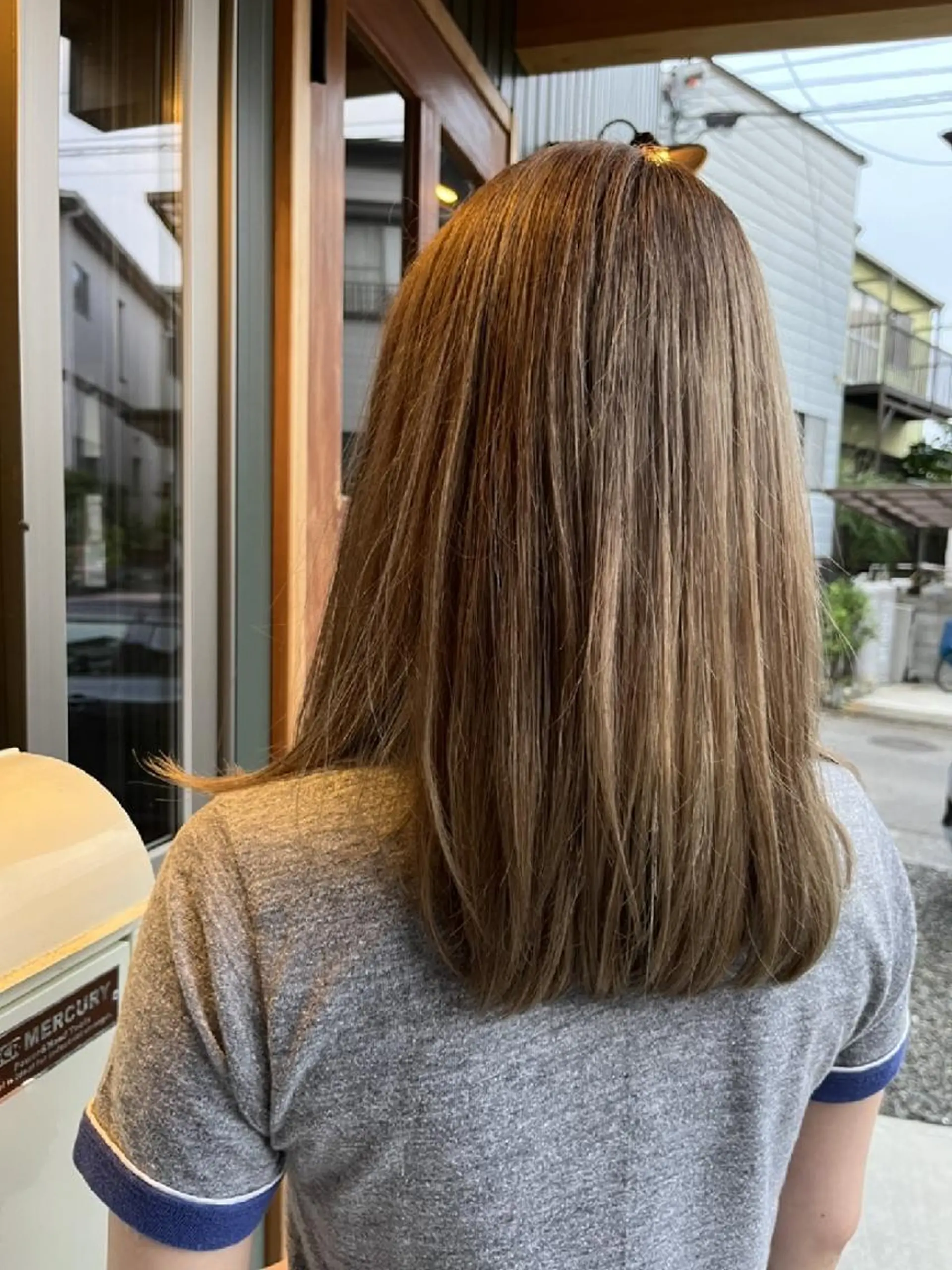 セミロング カラー ベージュカラー ブリーチ ダブルカラー 鈴木 梨紗の眉毛・アイブロウイメージ