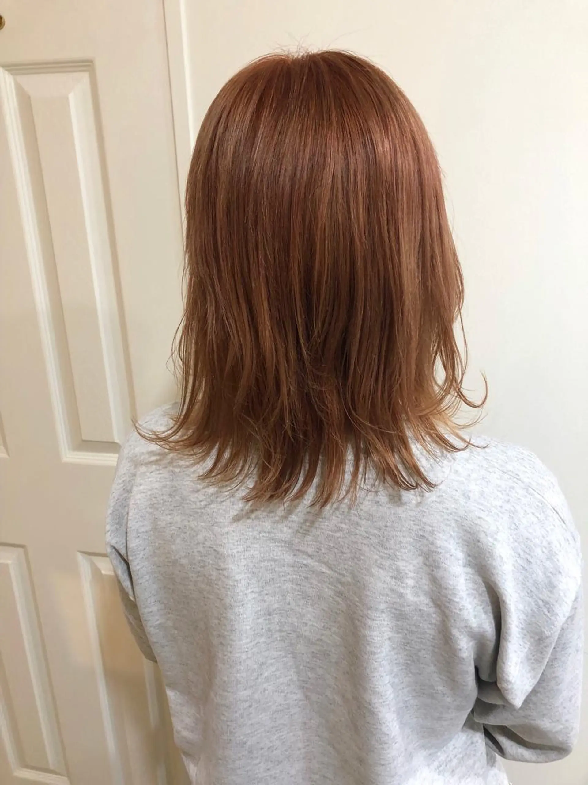 ミディアム カラー カット ヘアカラー トリートメント MIOベージュカラー 柔らかいカラーのヘアスタイル