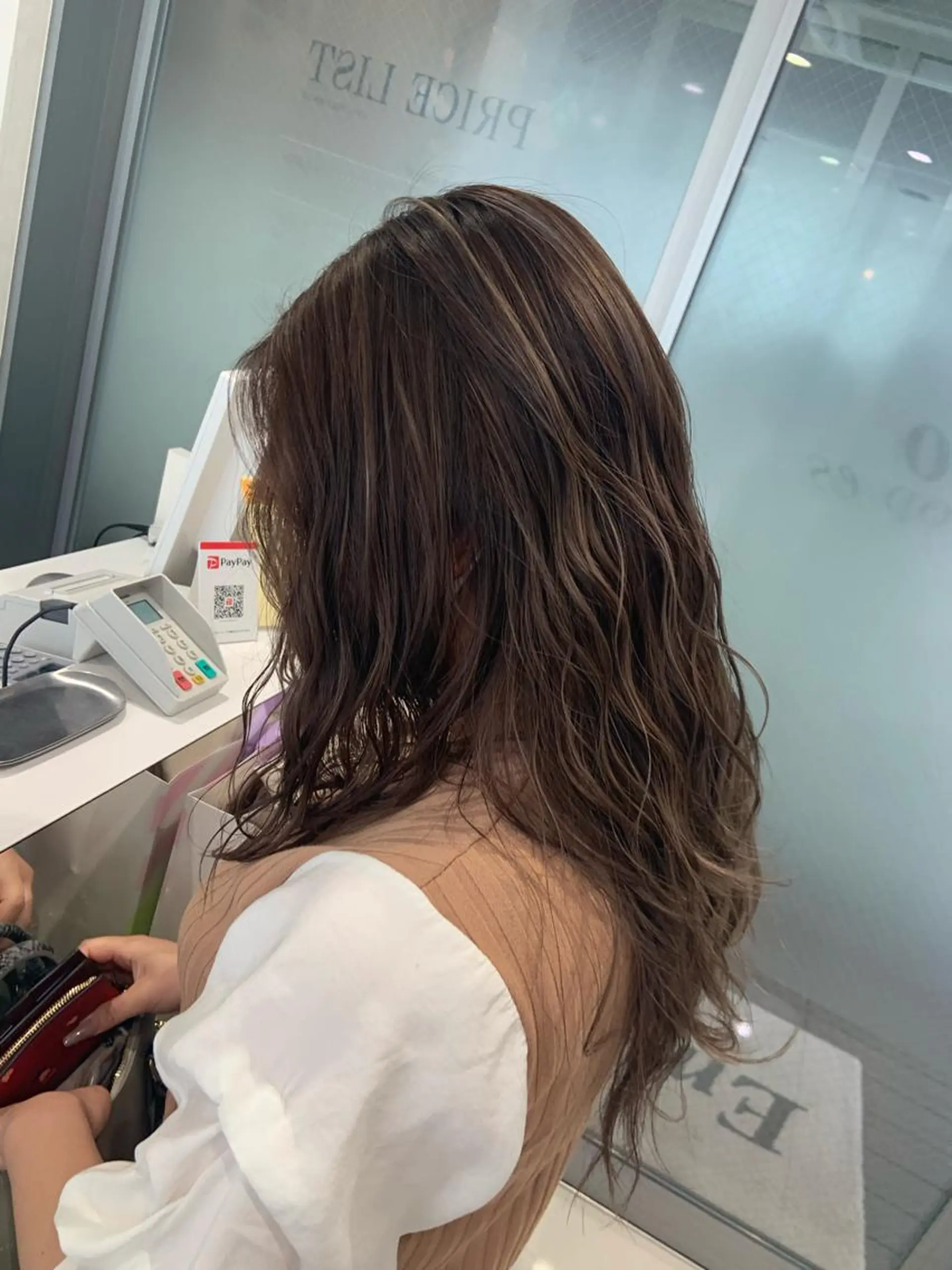 セミロング カラー パーマ ヘアアレンジ ハイライトカラー ハイライト ハイトーンカラー🤍 山下 優華のヘアスタイル
