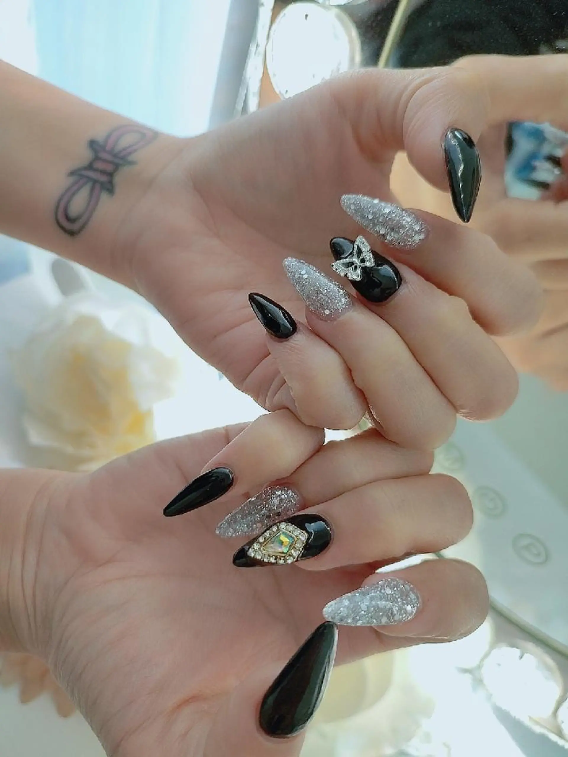 ネイル ハンドネイル RUNWAY 　　の眉毛・アイブロウイメージ