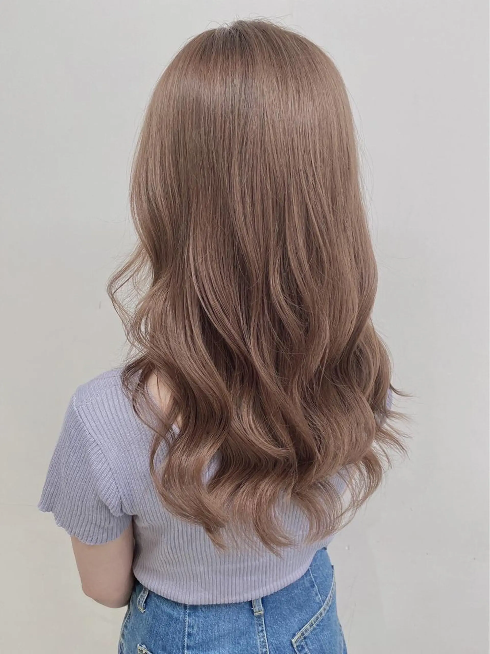 カラー ミルクティーカラー イイサカシュンスケのヘアスタイル