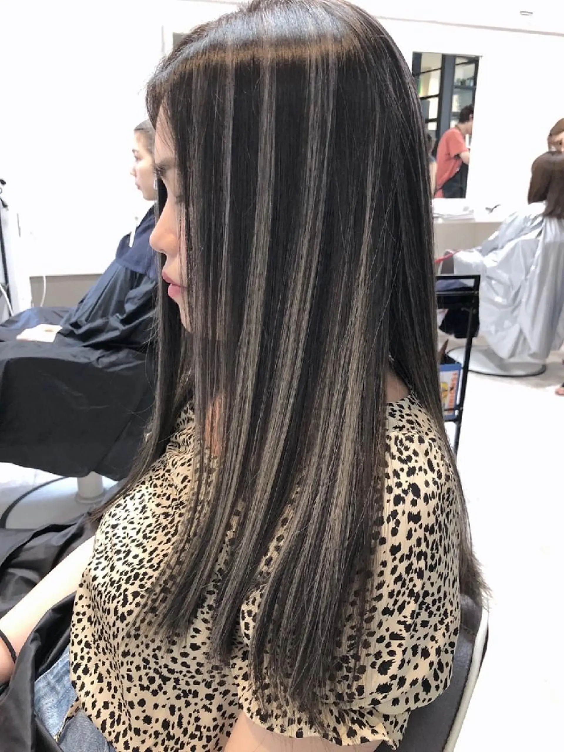 セミロング カラー ヘアアレンジ 透明感/レイヤー 🇰🇷tomonaのヘアスタイル