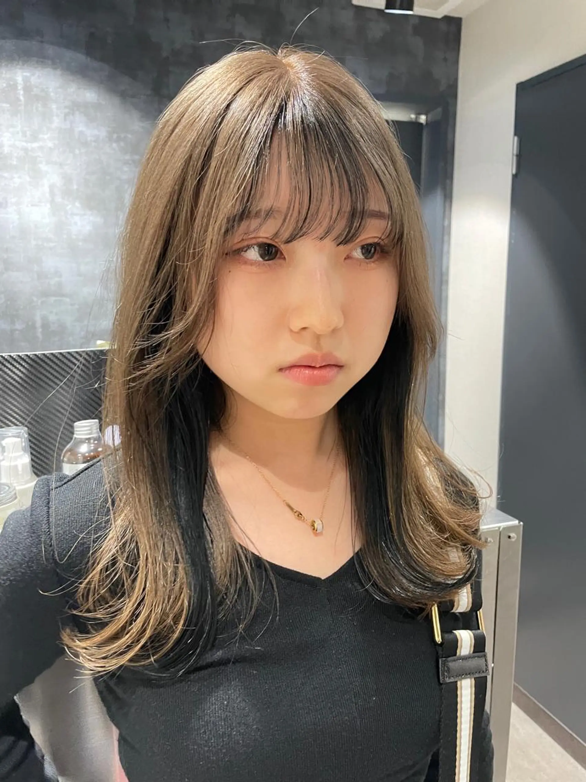 セミロング カラー レイヤーカット 韓国ヘアayameのヘアスタイル