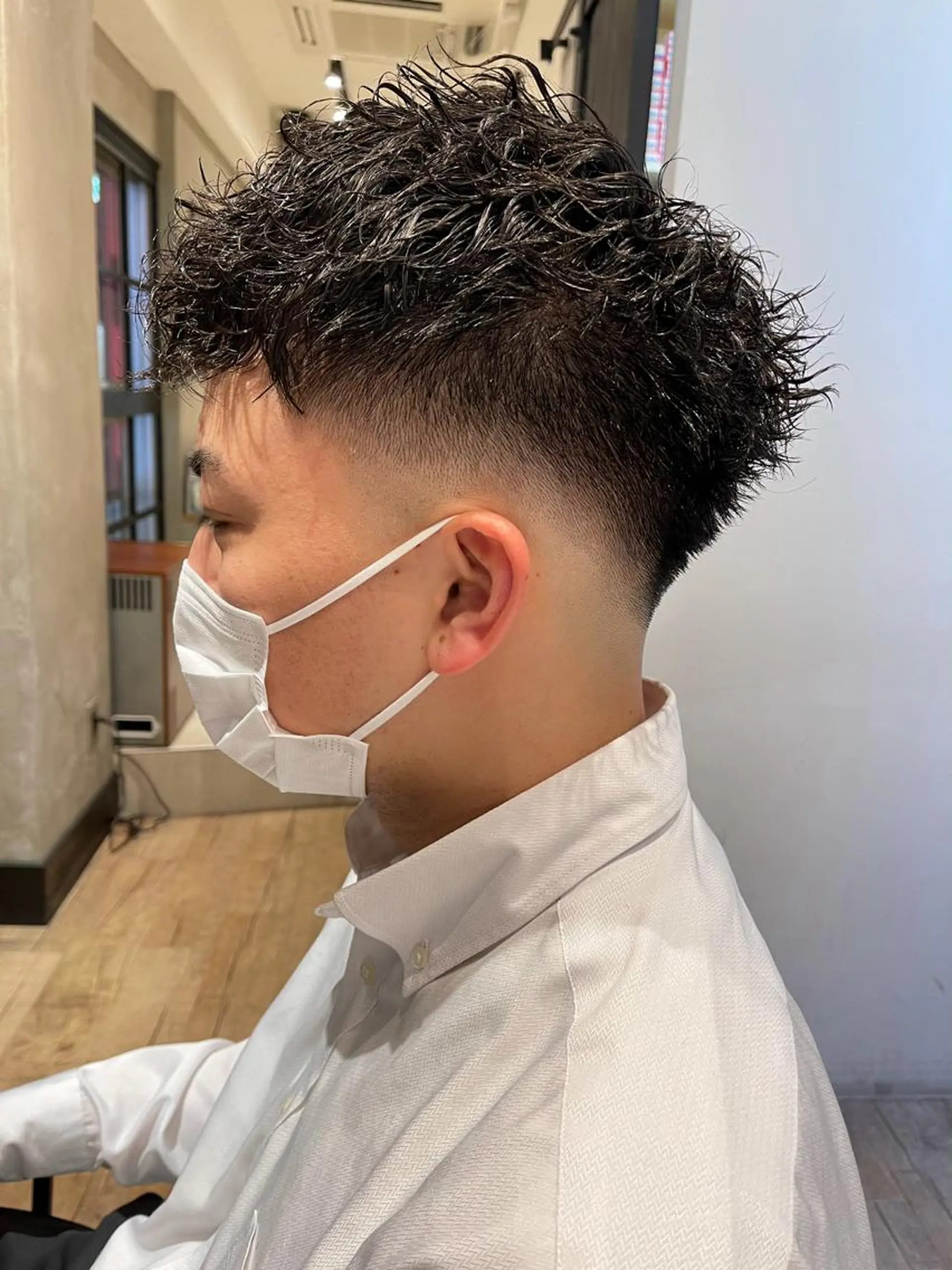 ショート パーマ メンズ フェードカット メンズパーマ スキンフェード ツイストスパイラルパーマ スパイラルパーマ カット トリートメント ヘアセット 新宿メンズ専門 モテ清潔感パーマ特化のヘアスタイル