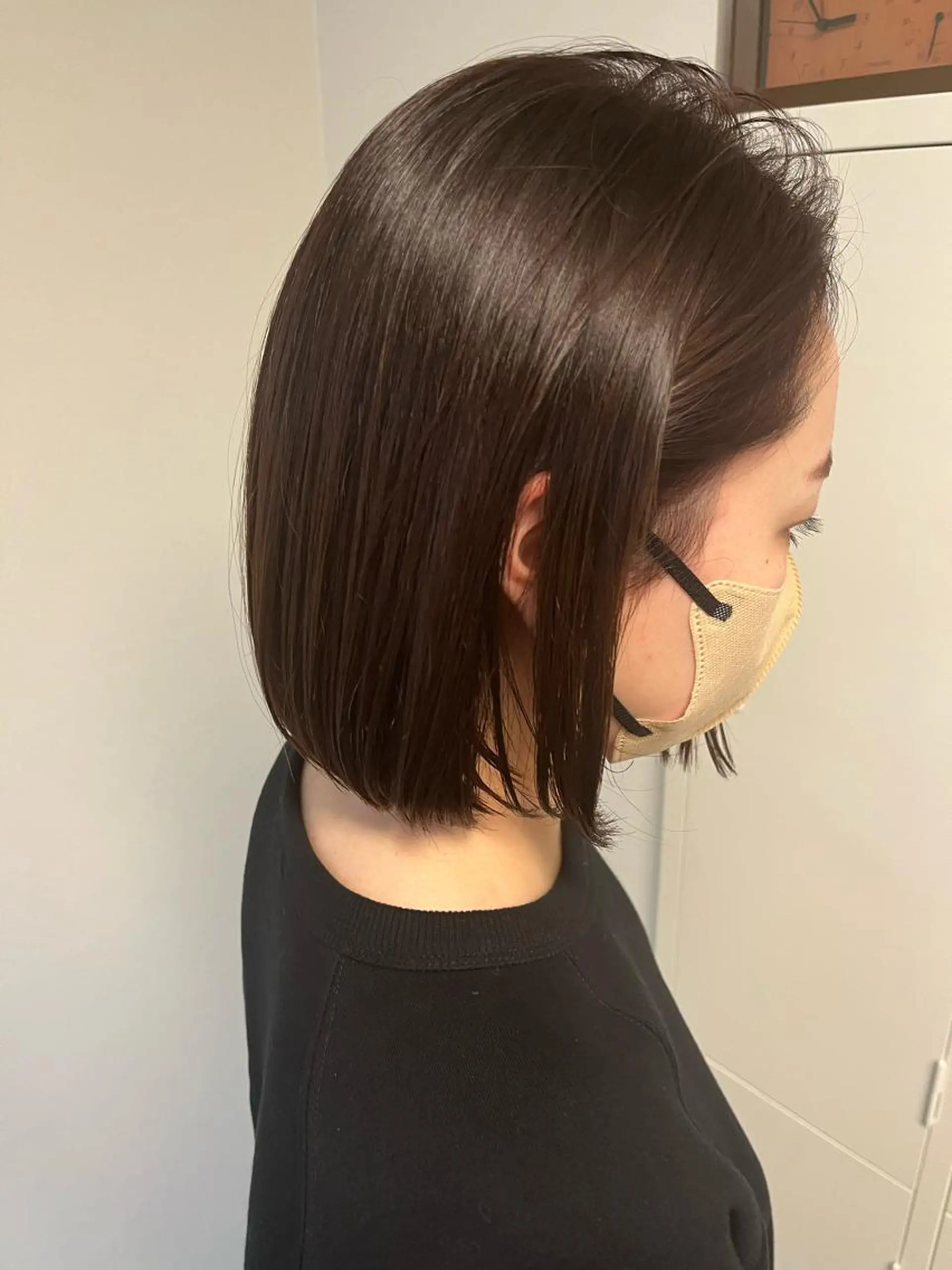 ショート ボブ 外ハネヘア 縮毛矯正✨グレー ジュカラー✨MOEのヘアスタイル