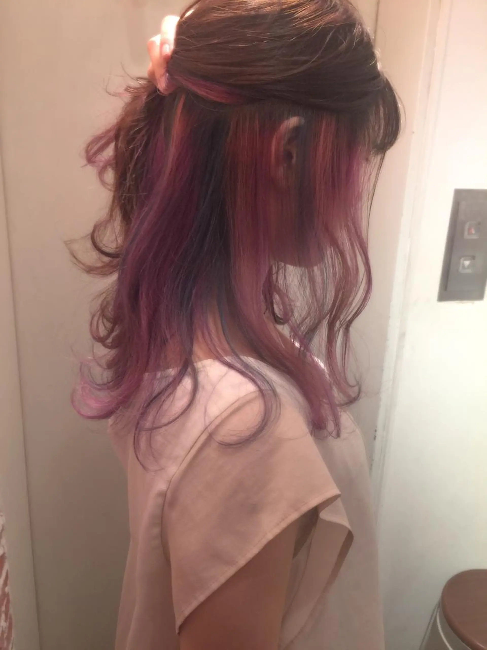 セミロング カラー ブリーチ ユニコーンカラー ホワイト&レイヤーカ ットエクステ長畠俊輔のヘアスタイル