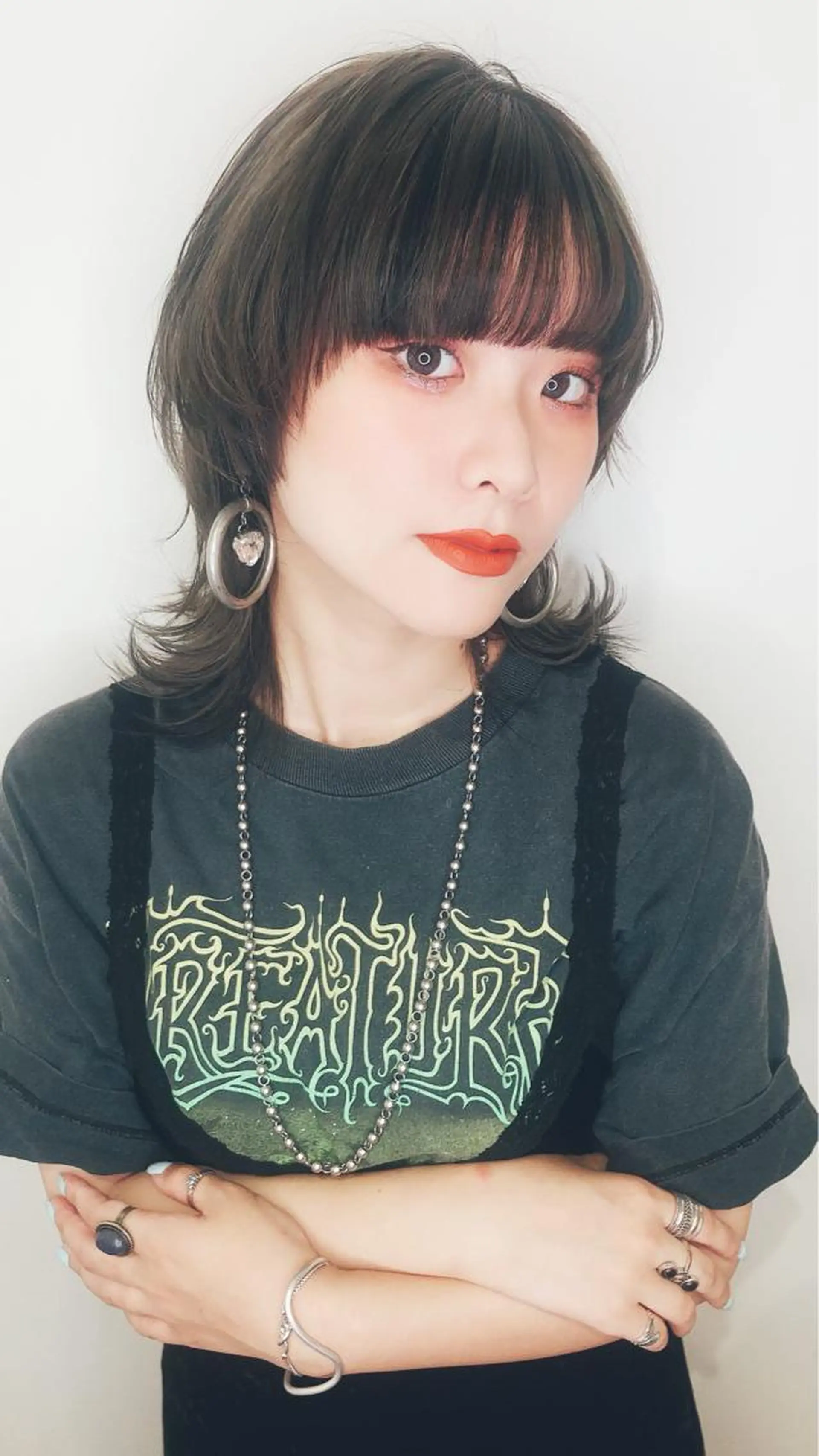 ミディアム カラー ウルフカット／吉村 桃子のヘアスタイル