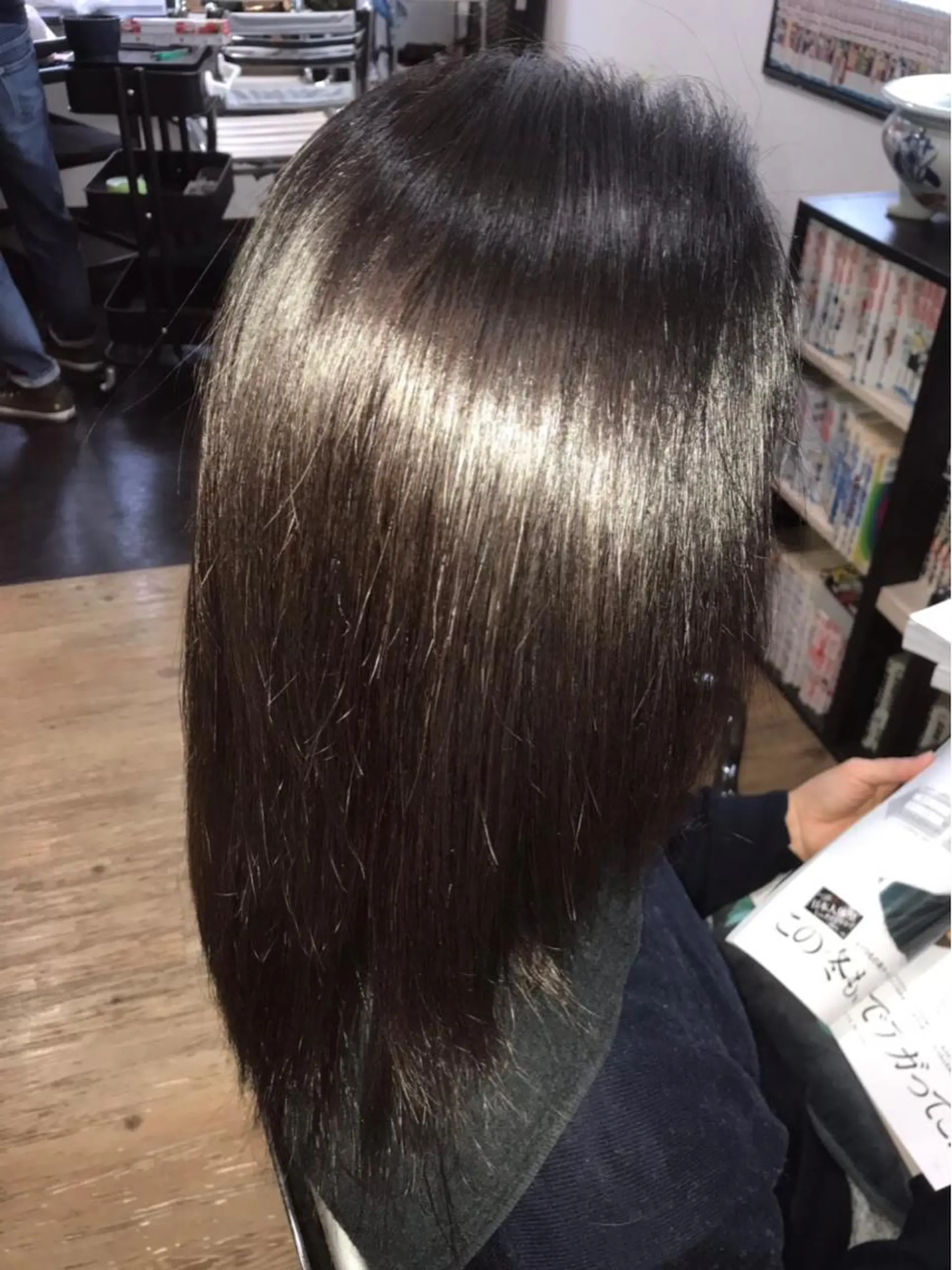 ミディアム カラー 美容室 リーフのヘアスタイル