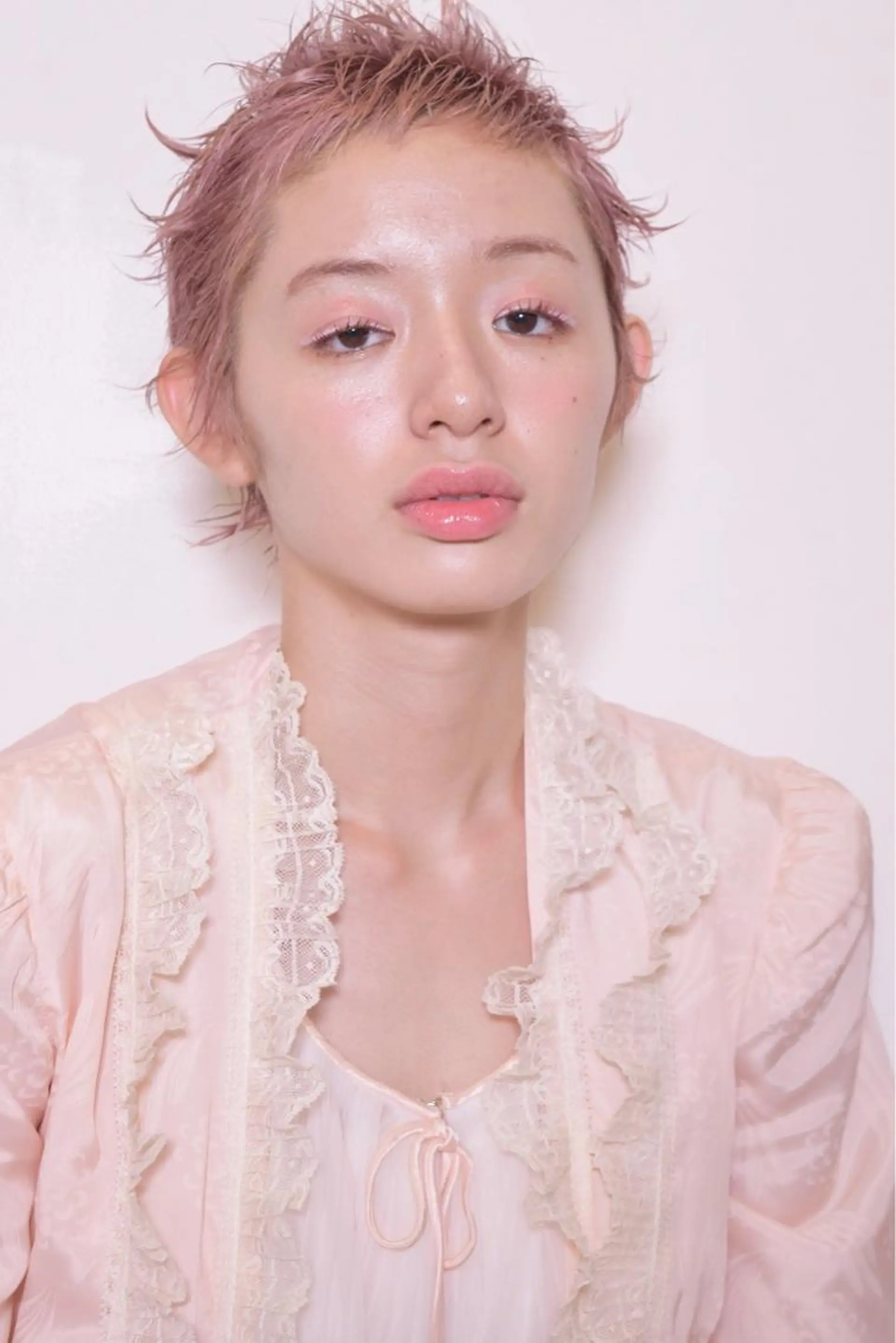 ショート カラー ベリーショート ピンクカラー ショートヘア AND THE BRICKS所属・AND THE BRICKS北川珠紀の眉毛・アイブロウイメージ