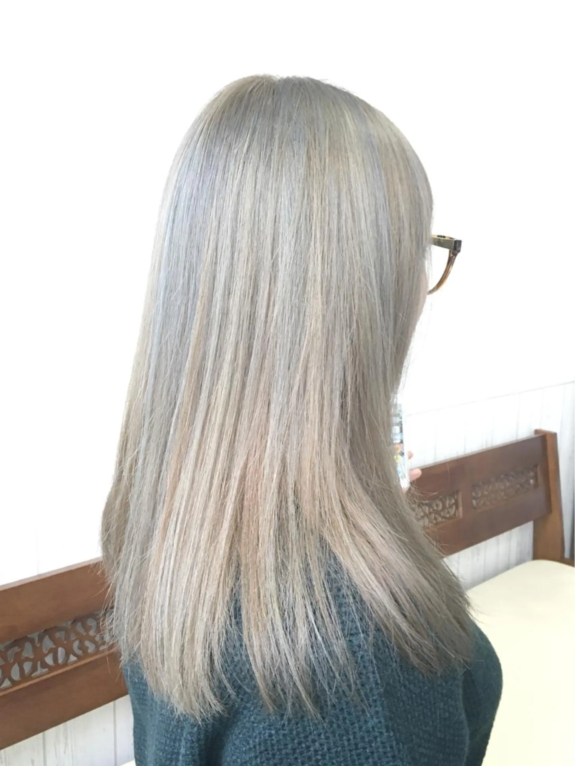 セミロング カラー ブリーチ グレージュ トリートメント Rise Heart 中村 裕介のヘアスタイル