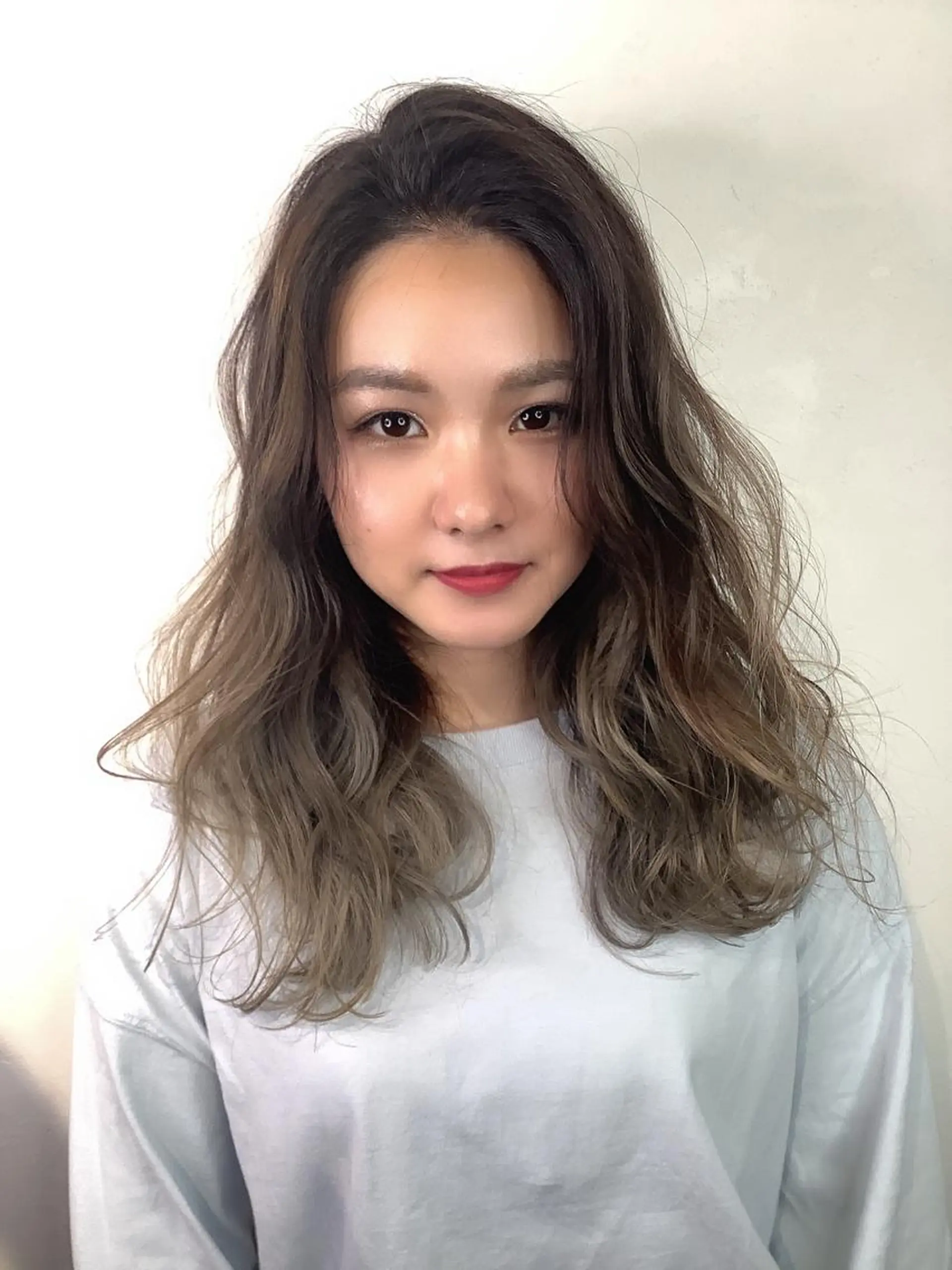 セミロング ＿WHITE鳳店 アンダーバーホワイトのヘアスタイル