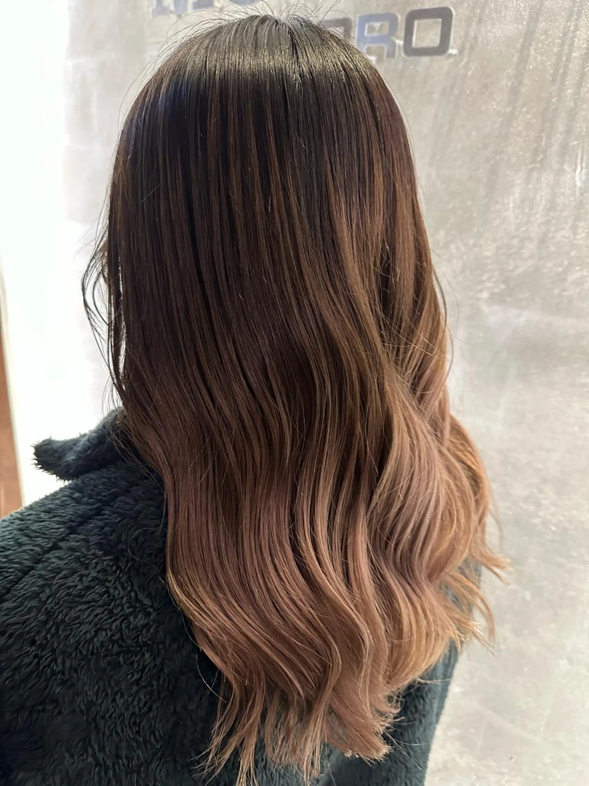 セミロング カラー ヘアアレンジ バレイヤージュ グラデーションカラー レイヤーカット カット ヘアカラー MODE K’s川西 瀧尻光のヘアスタイル