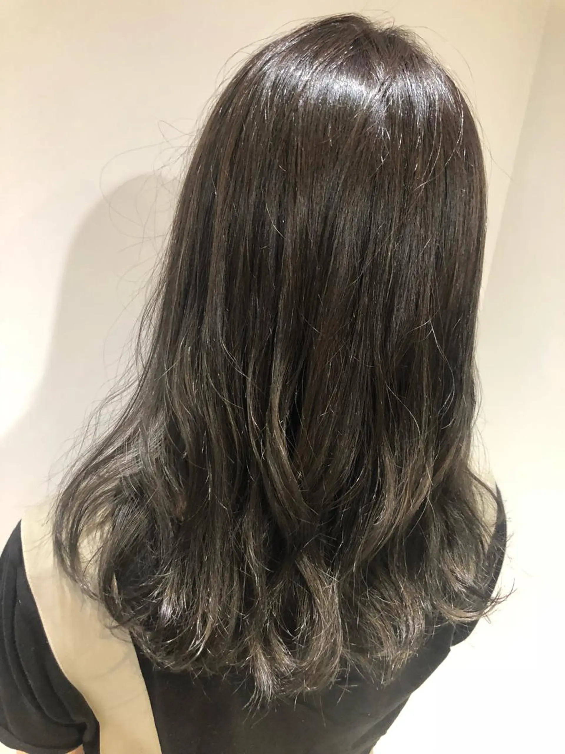 ミディアム カラー アディクシーカラー ブリーチ ブリーチなしカラー シルバー scene.池袋所属・scene. haraのヘアスタイル