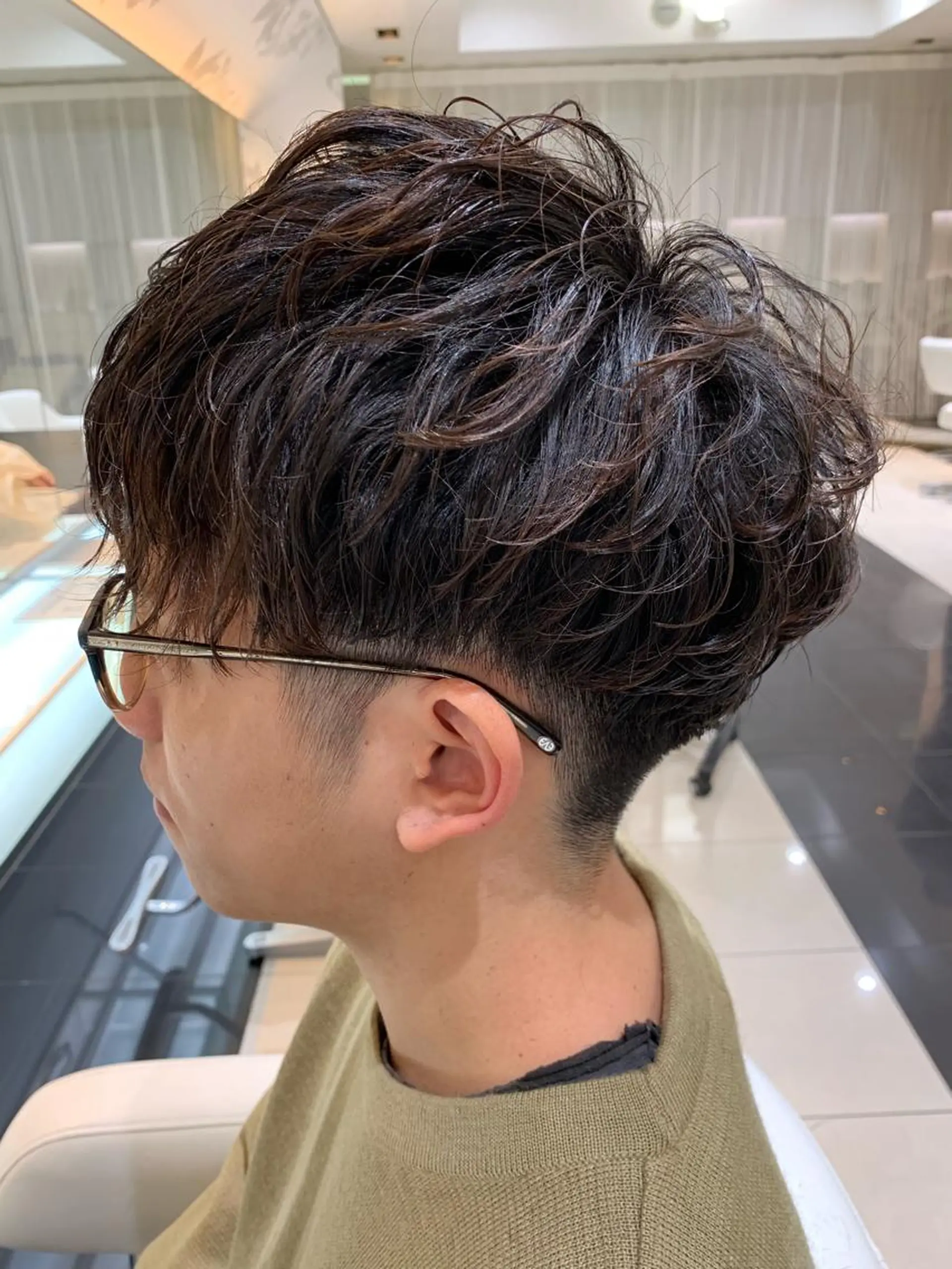 ショート パーマ メンズ マッシュ メンズパーマ スパイラルパーマ 赤み消しカラー /透明感カラー 上長のヘアスタイル