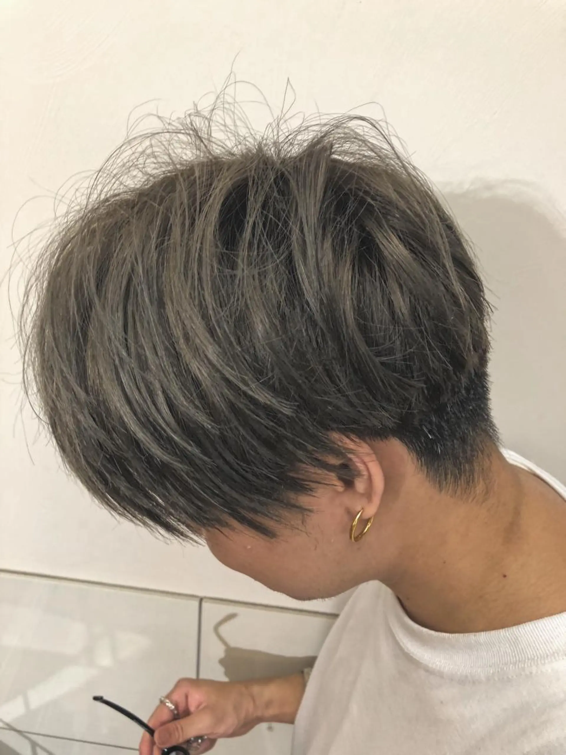 ショート カラー ブリーチ 透明感カラー メンズカットパーマ ✂️ JOYAのヘアスタイル