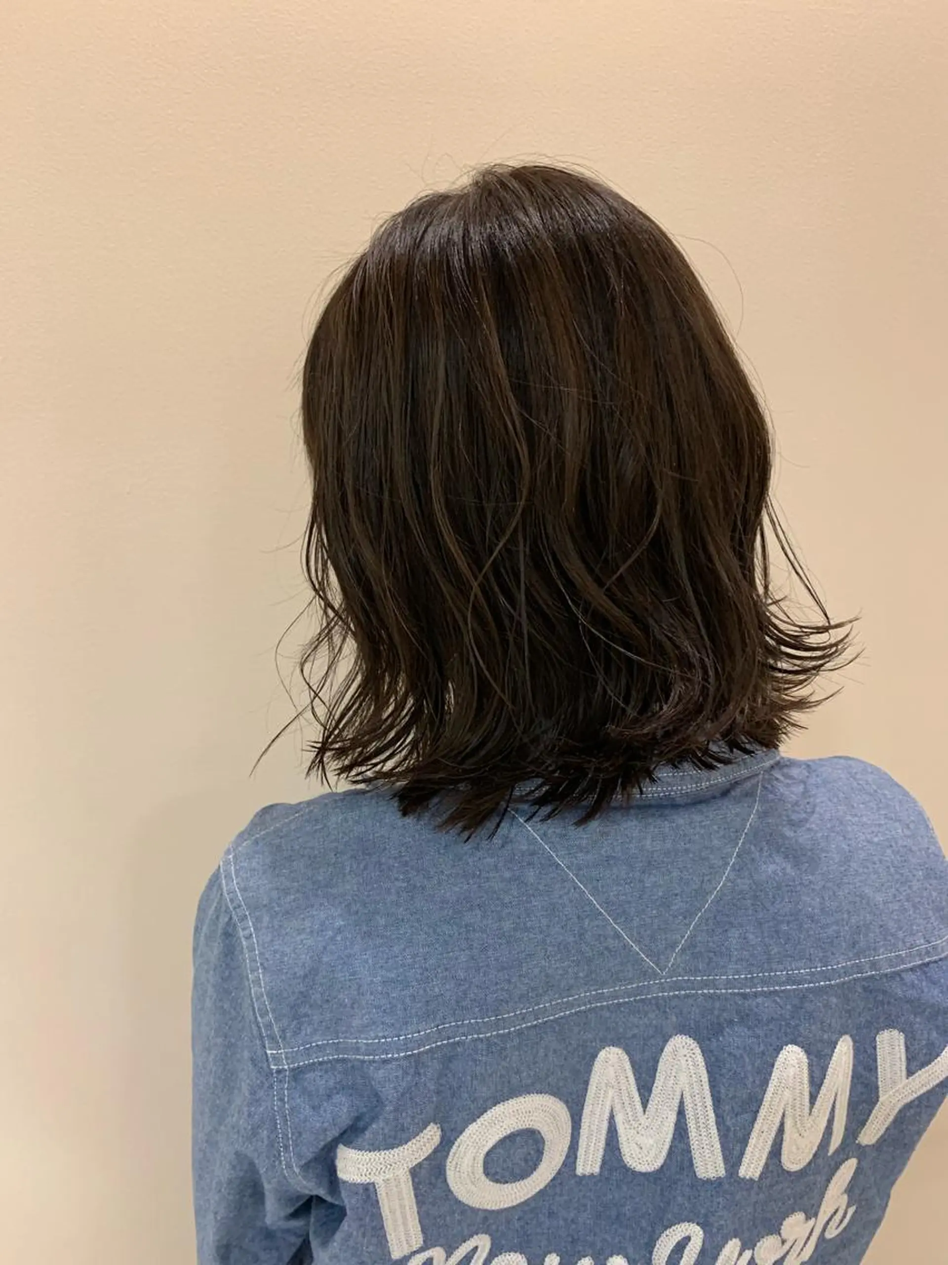 ミディアム カラー 顔まわりカット✄ ベージュカラー🧸のヘアスタイル