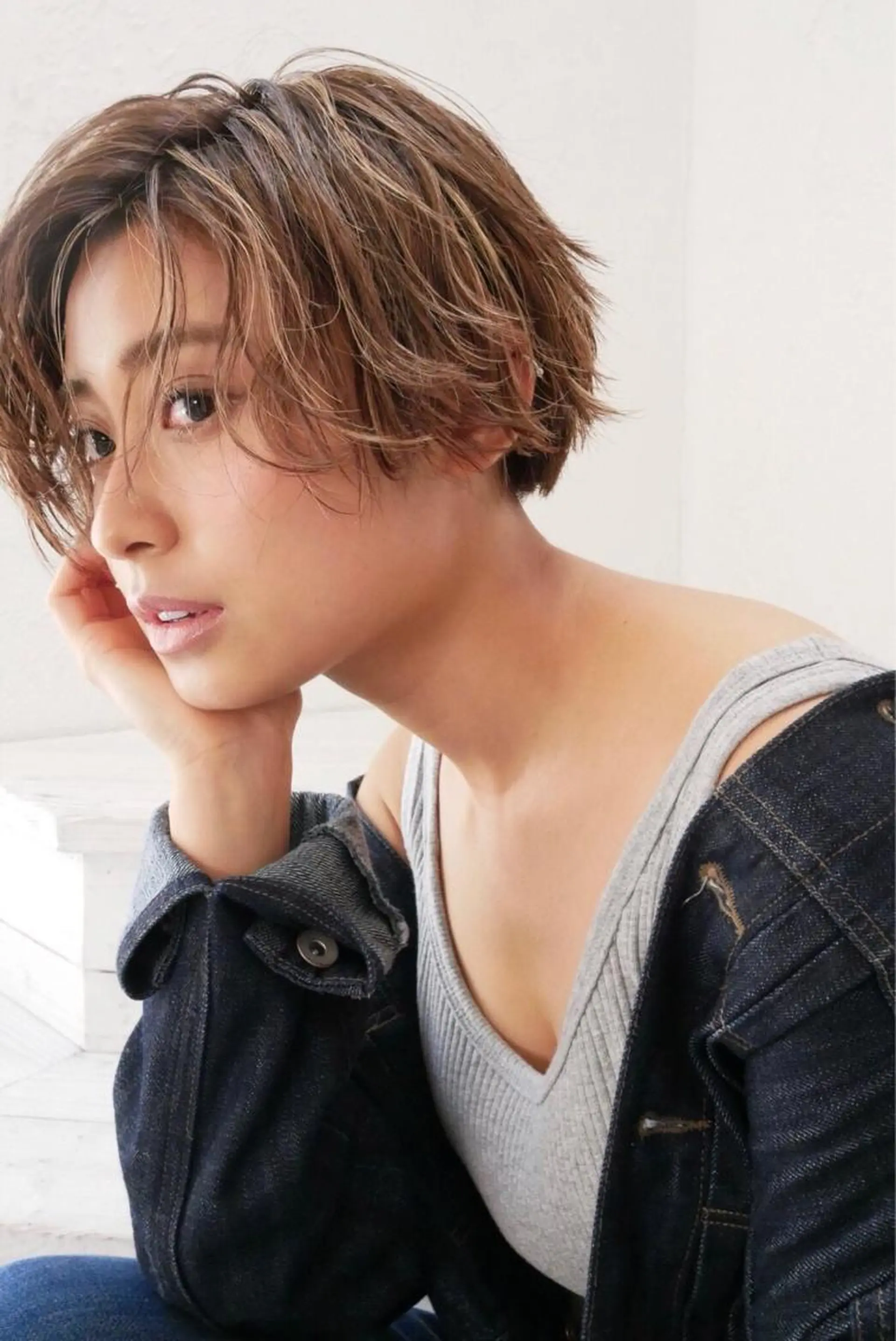 ショート カラー 北川大輔🌟 小顔レイヤーカットのヘアスタイル