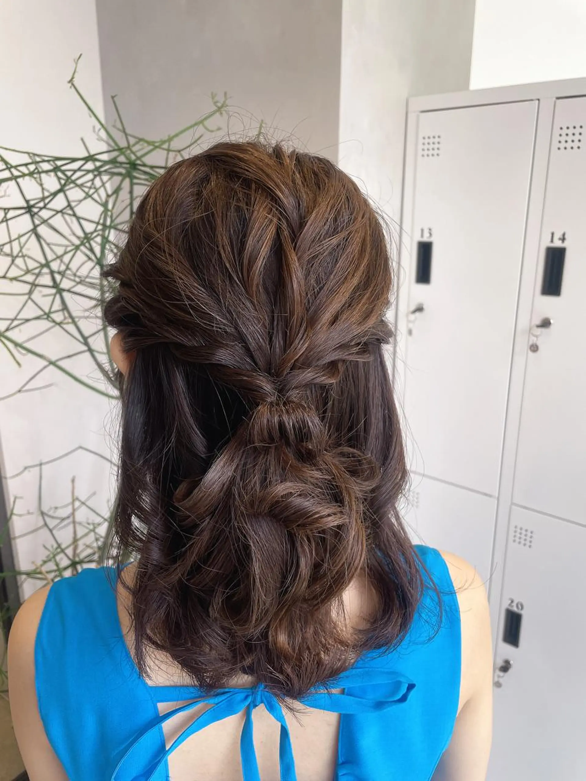 ミディアム ヘアアレンジ ハーフアップ 透明感カラー✨艶髪 制作🌱山根あゆみのヘアスタイル