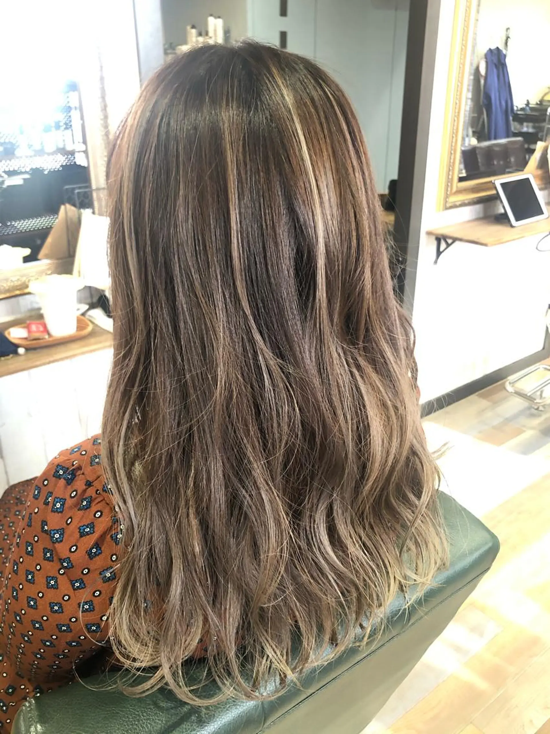 ロング ハイライト レイヤーカット カット ヘアカラー トリートメント 山崎 晃治のヘアスタイル