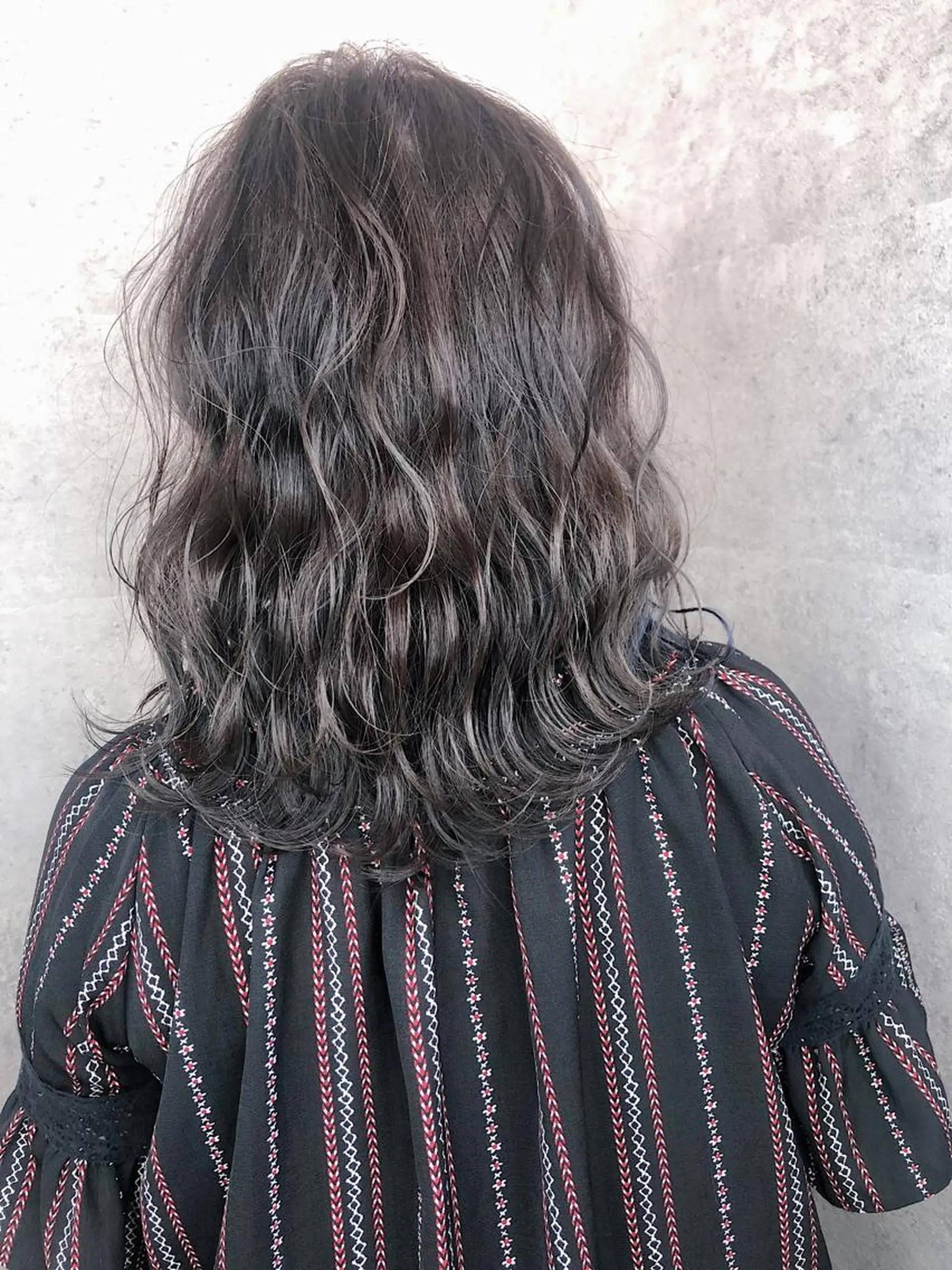 ミディアム カラー _WHITE 天王寺のヘアスタイル