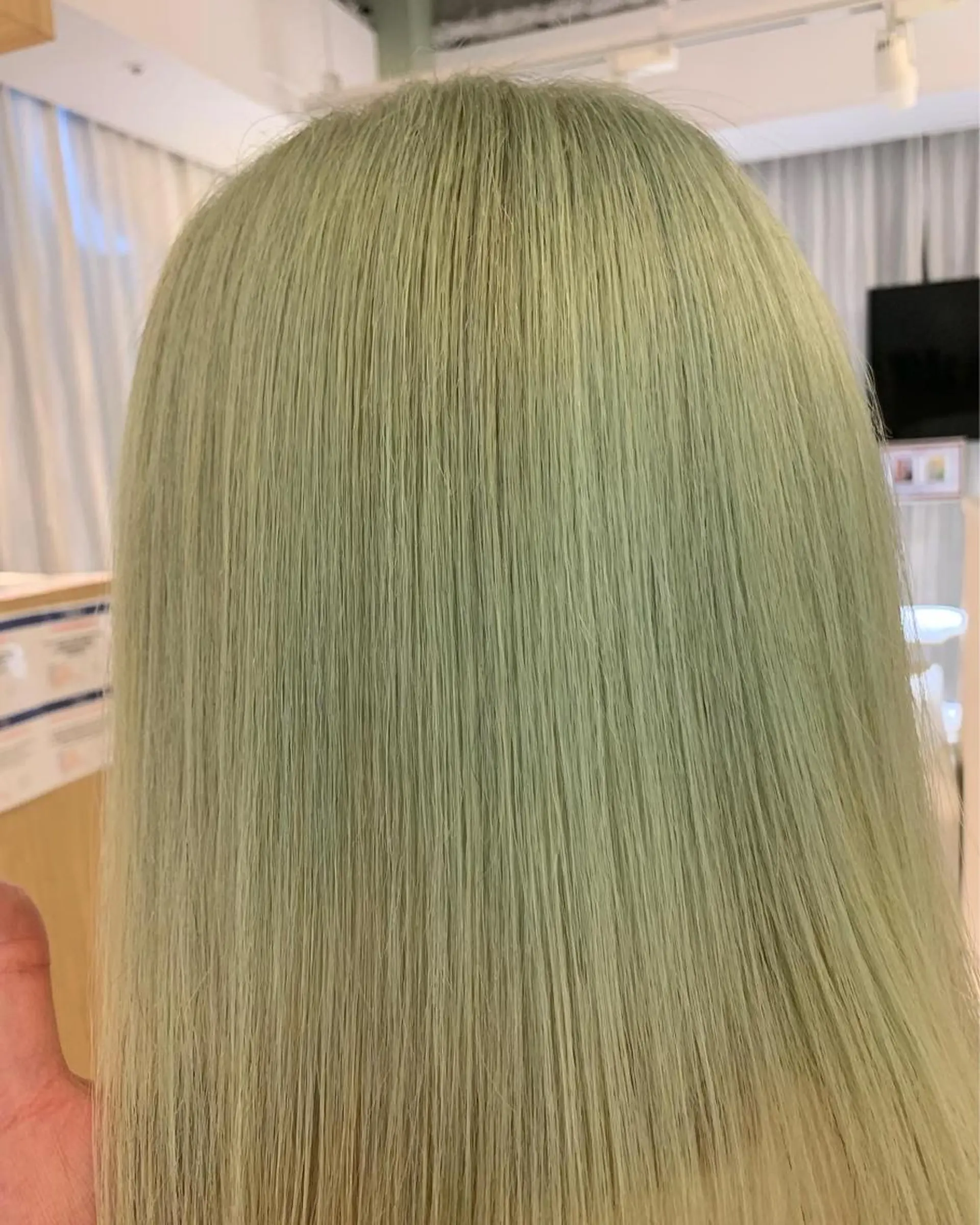 ミディアム カラー ブリーチ ミント サロウィン(SALOWIN)原宿iori店所属・れい🫧 ハイトーン特化のヘアスタイル