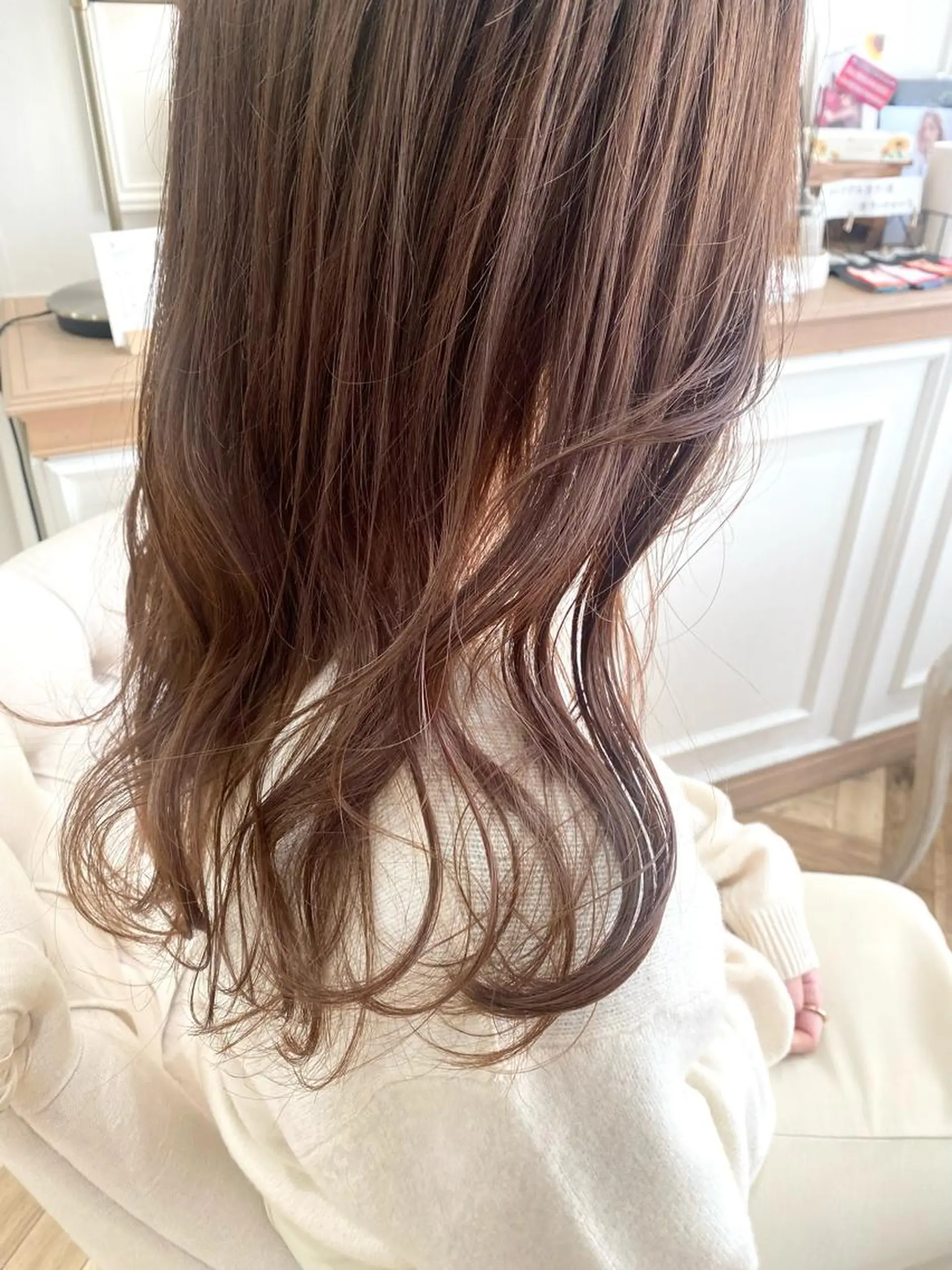 セミロング カット ヘアカラー 原 朱莉のヘアスタイル