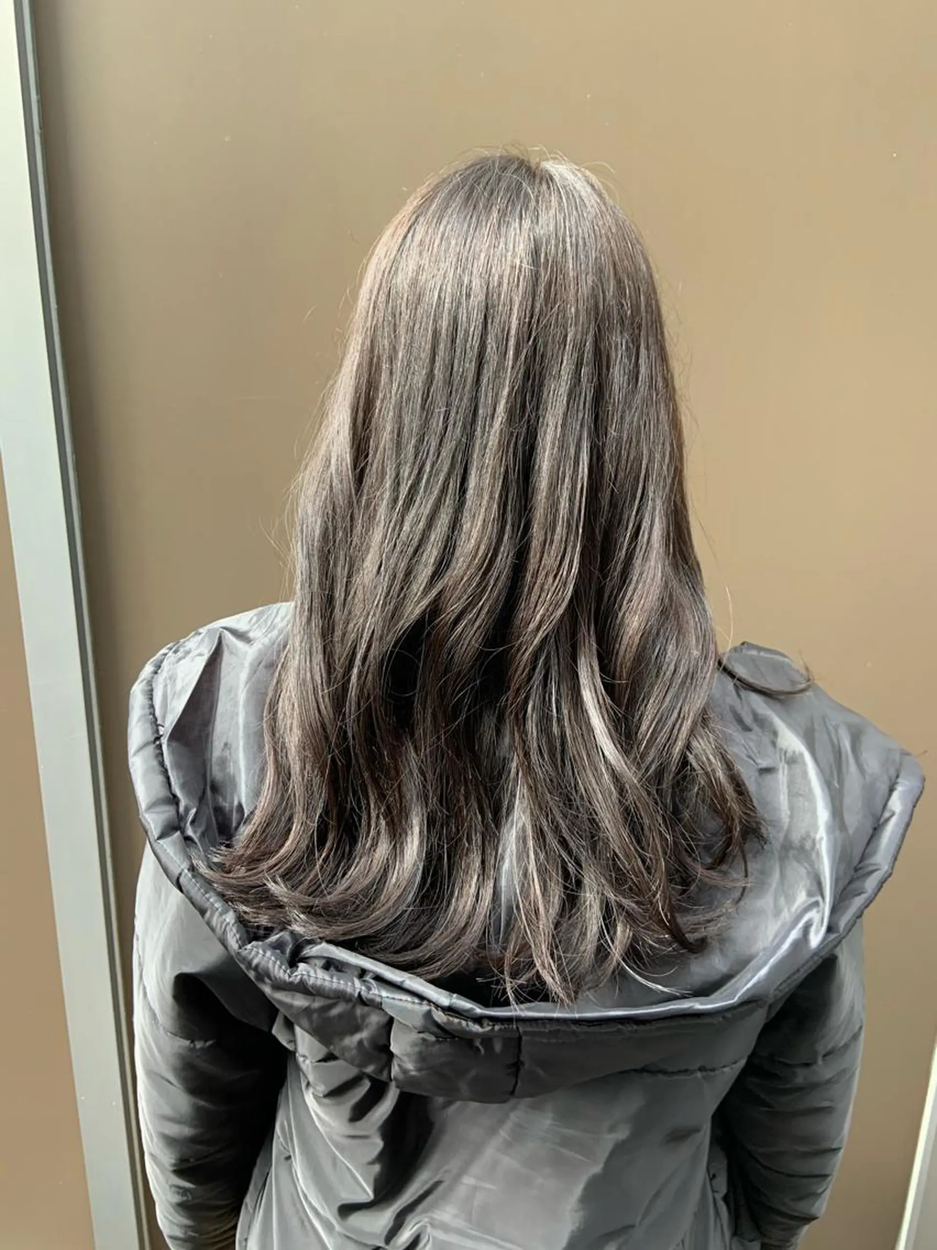 ロング カラー 黒髪 ブリーチ ブルーカラー ブルーブラック ブルージュ ハイトーンカラー🤍 山下 優華のヘアスタイル