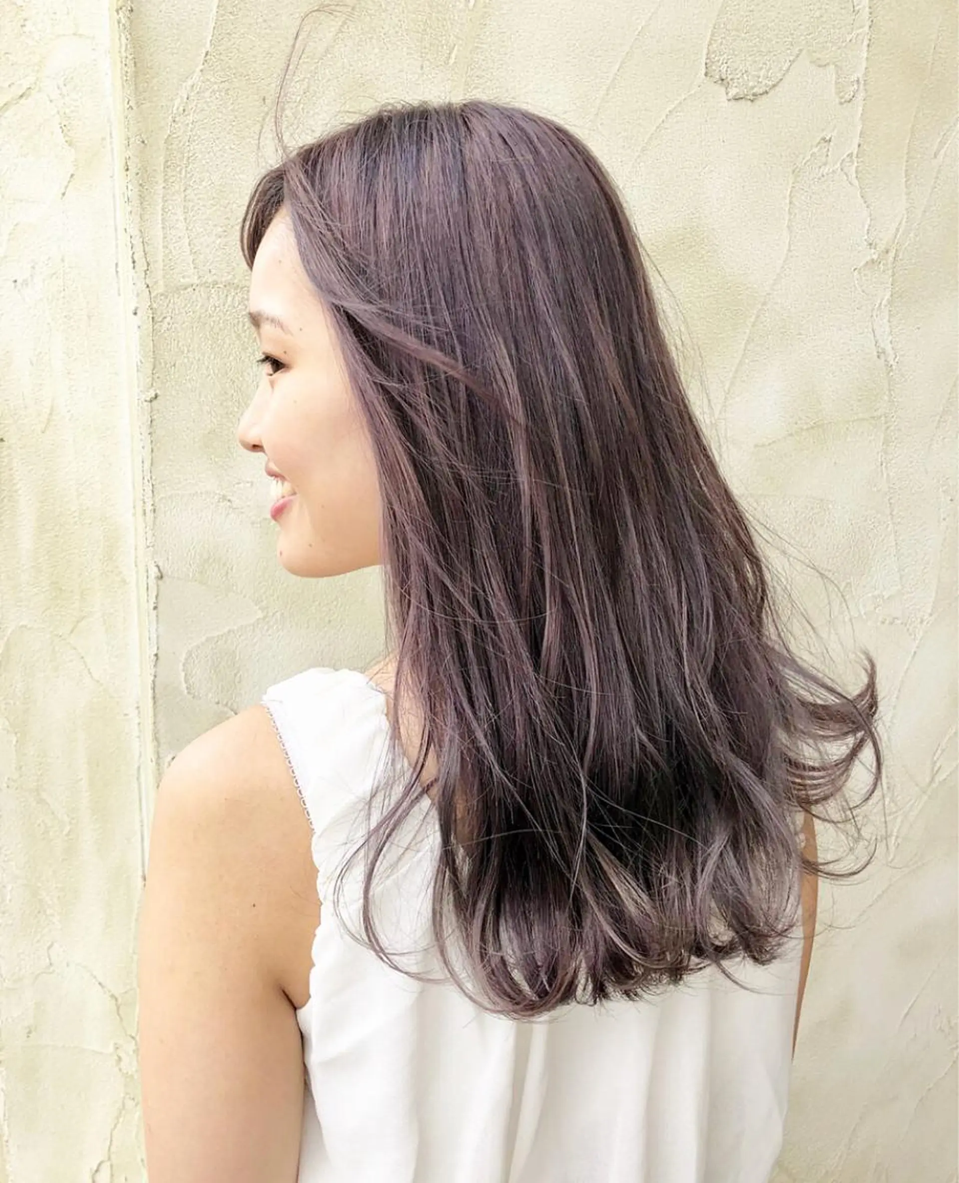 セミロング カラー アッシュ 透明感カラー ラベンダーカラー ラベンダーアッシュ 岩田 萌那のヘアスタイル