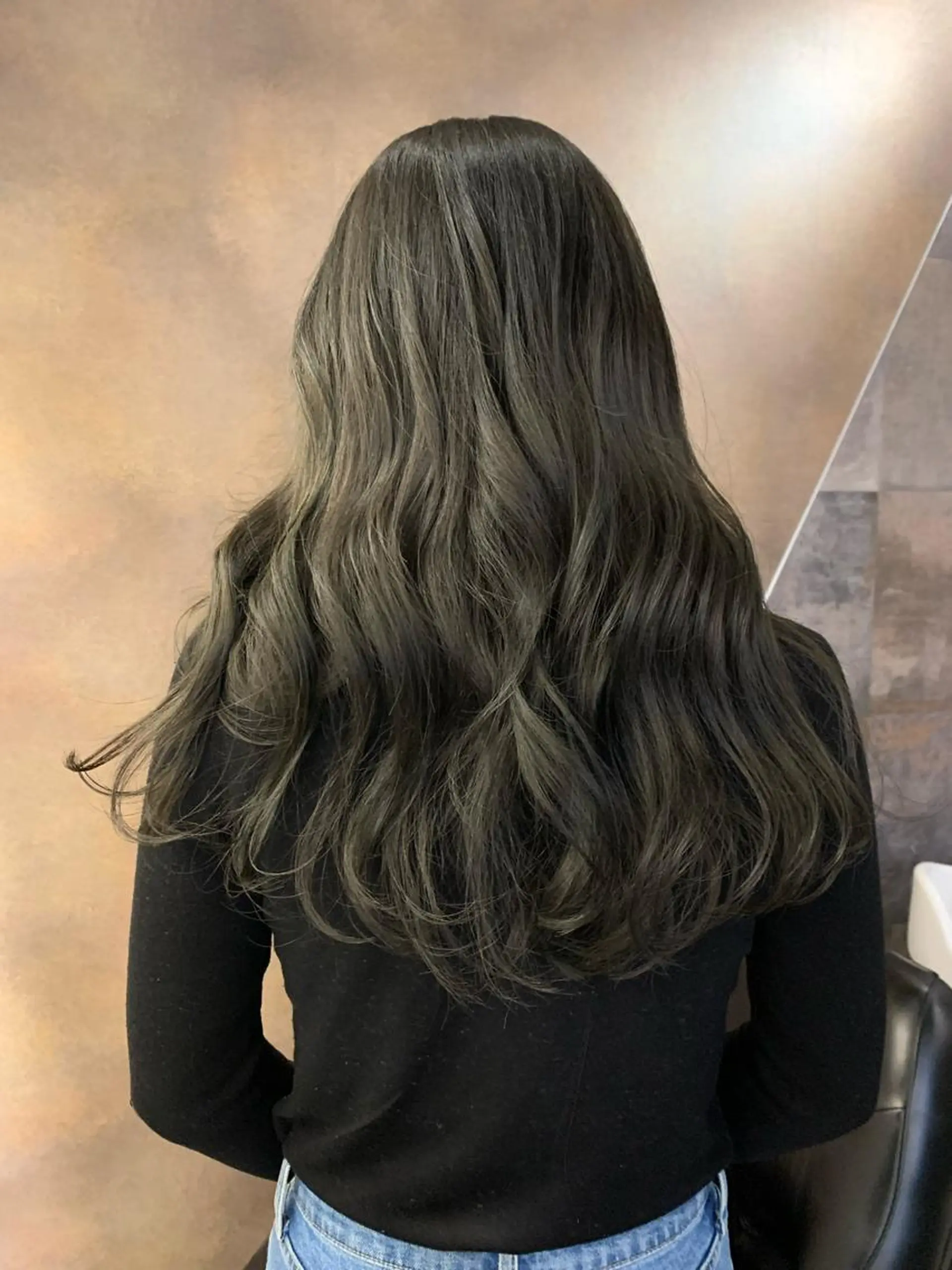 ロング カラー カット ヘアカラー SAKINO． ベージュカラーのヘアスタイル