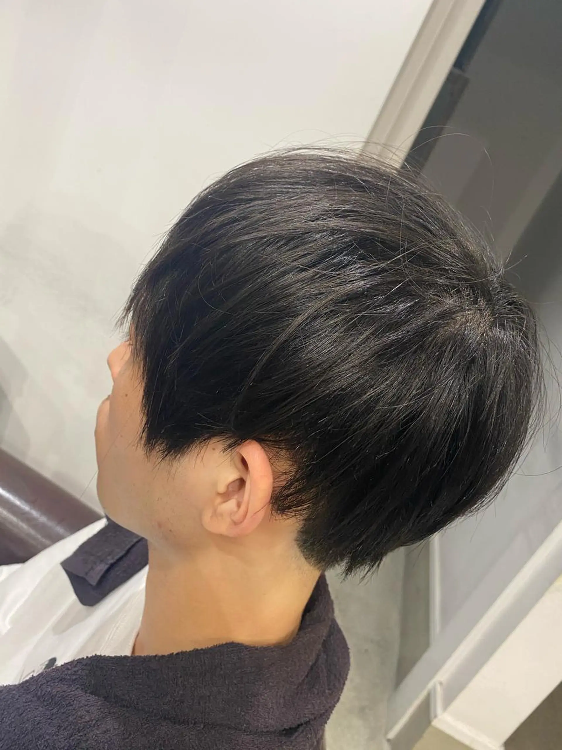 ショート パーマ メンズ マッシュ 刈り上げ 縮毛矯正 沖田 舞衣のヘアスタイル