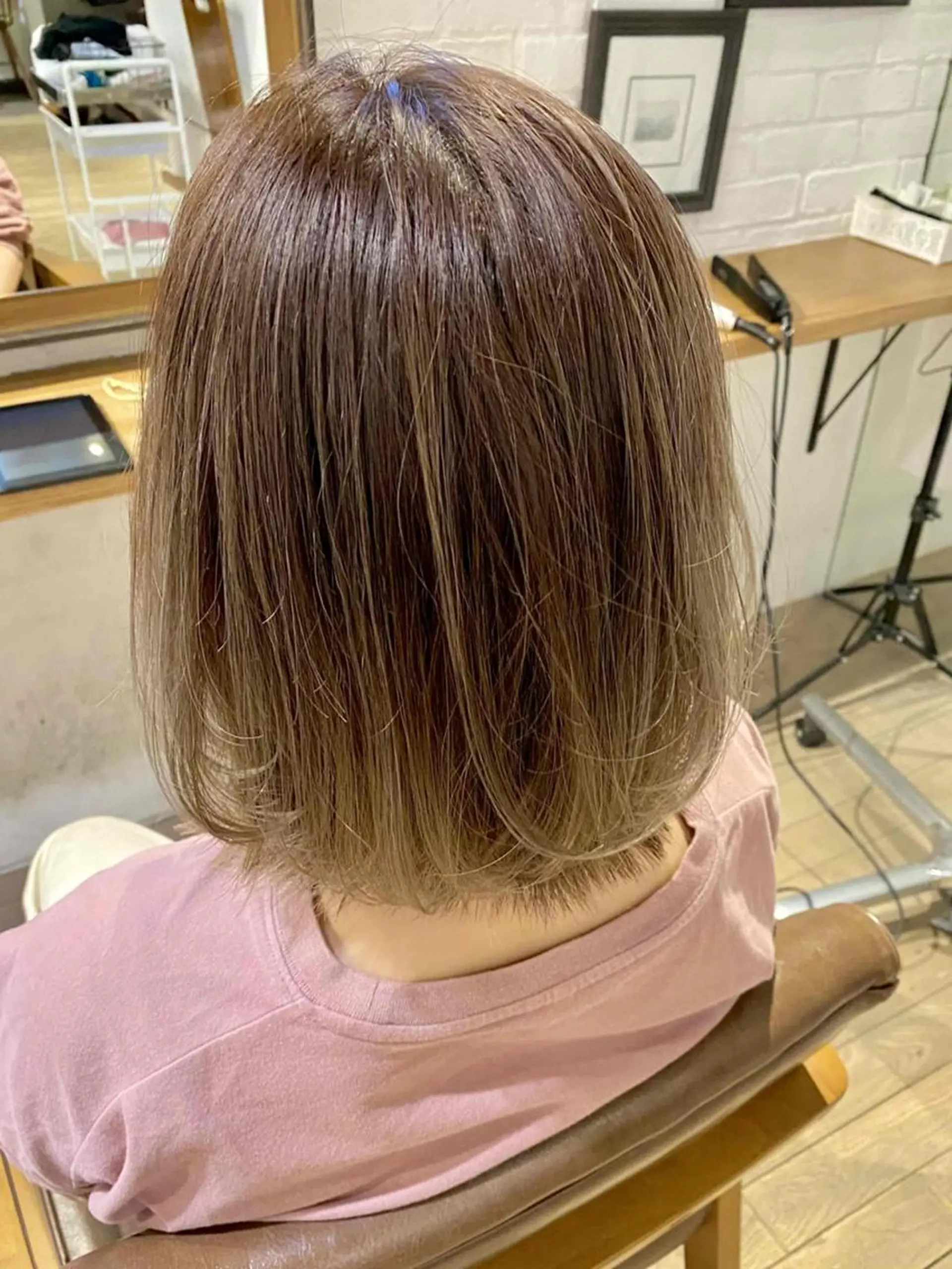 ミディアム カラー ボブレイヤー バレイヤージュ ブリーチ ボブ くびれヘア 前田 裕介のヘアスタイル